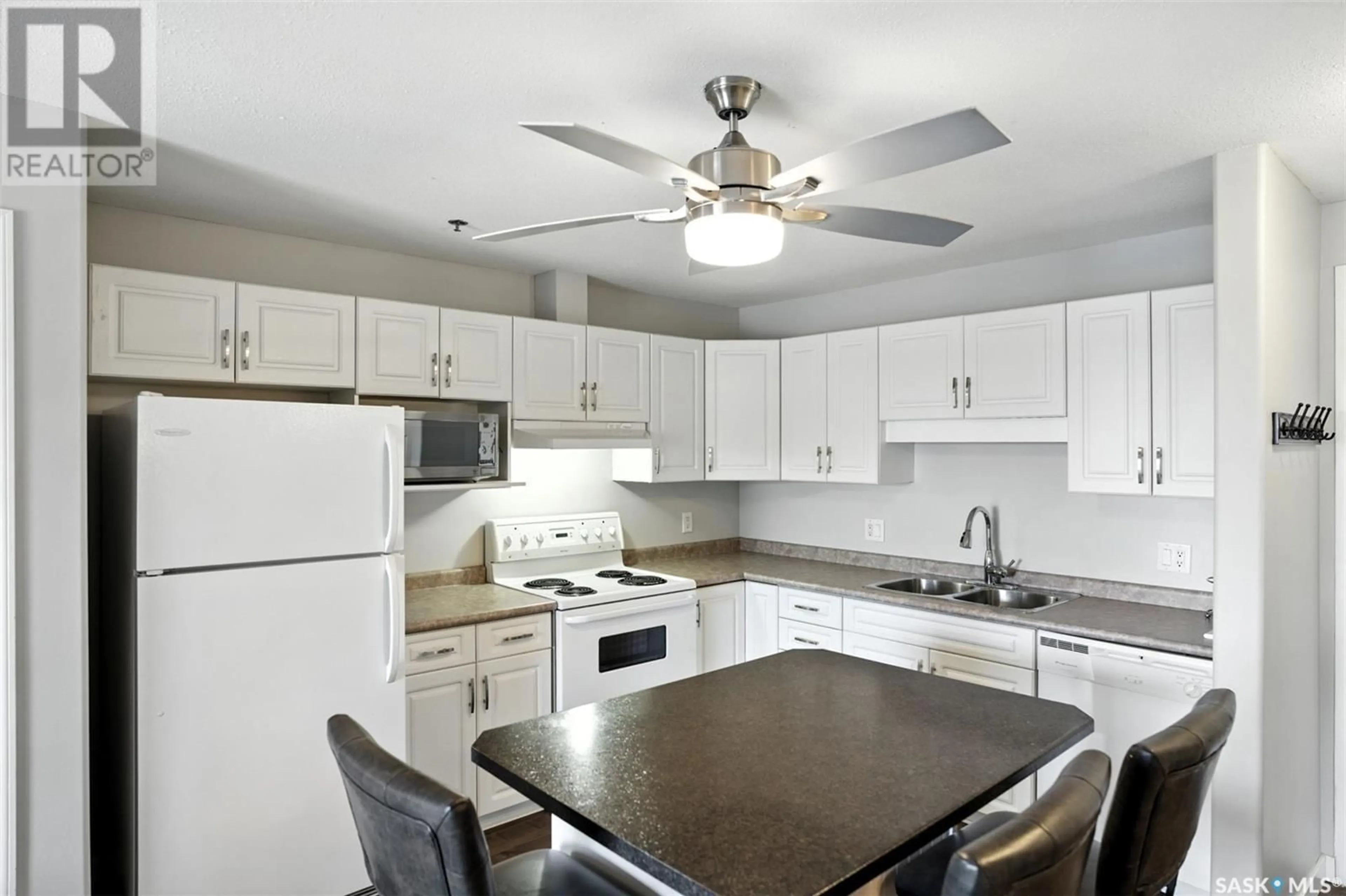 Standard kitchen, unknown for 215 - 307 LOWE ROAD, Saskatoon Saskatchewan S7S1N1