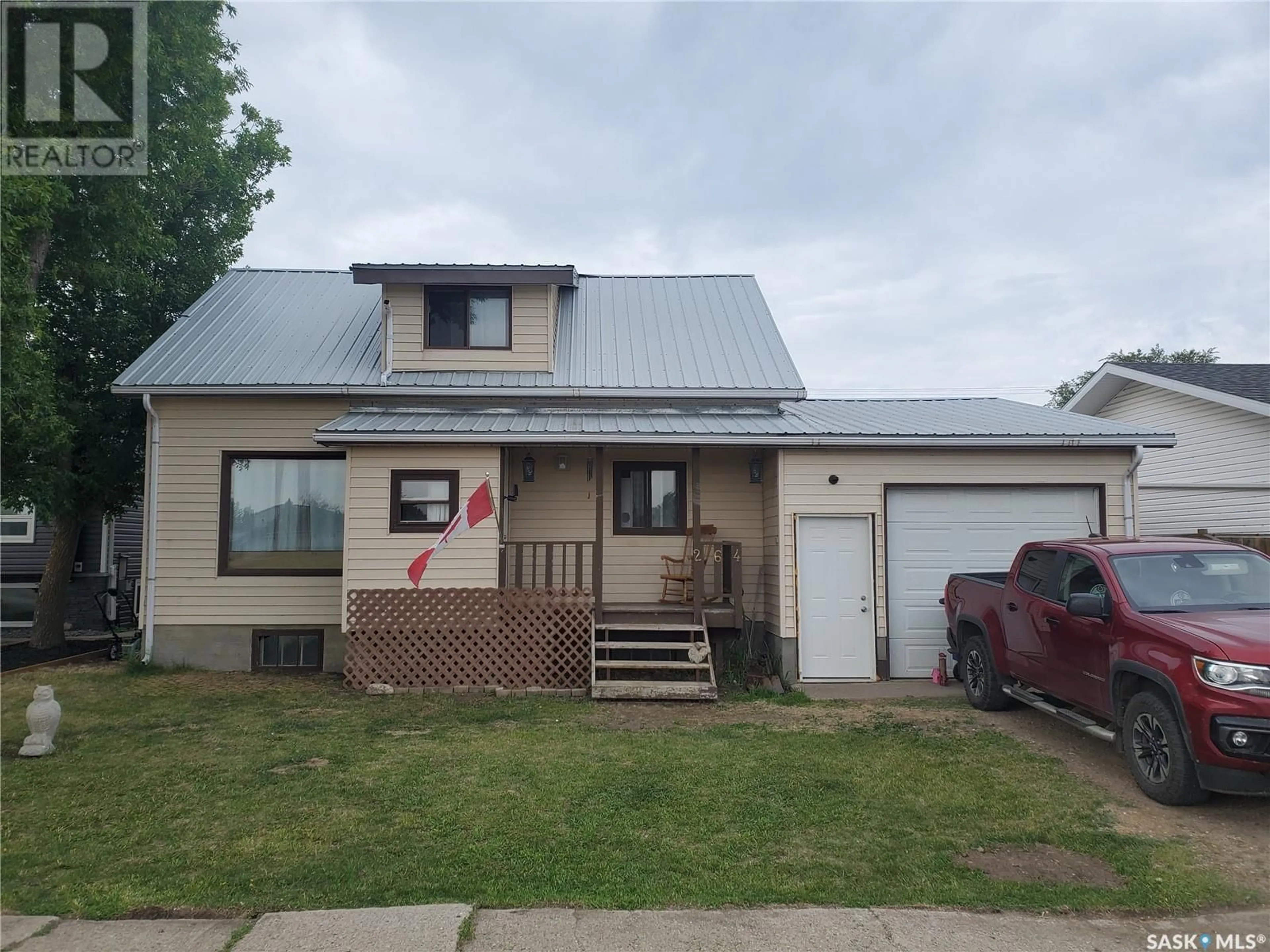Home with vinyl exterior material, street for 264 5TH AVENUE, Unity Saskatchewan S0K4L0