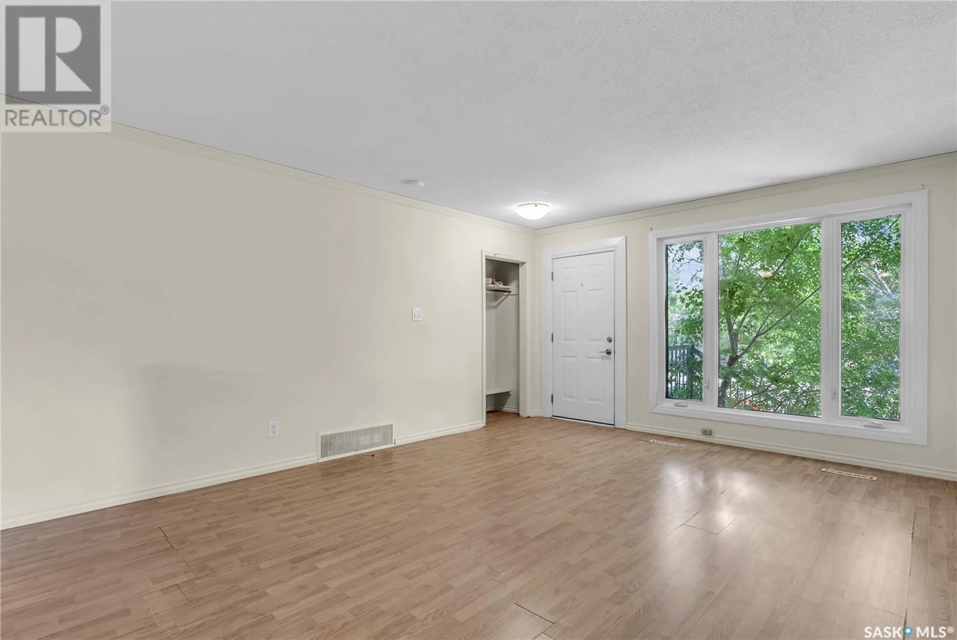 A pic of a room for 1125 P AVENUE, Saskatoon Saskatchewan S7M2X6