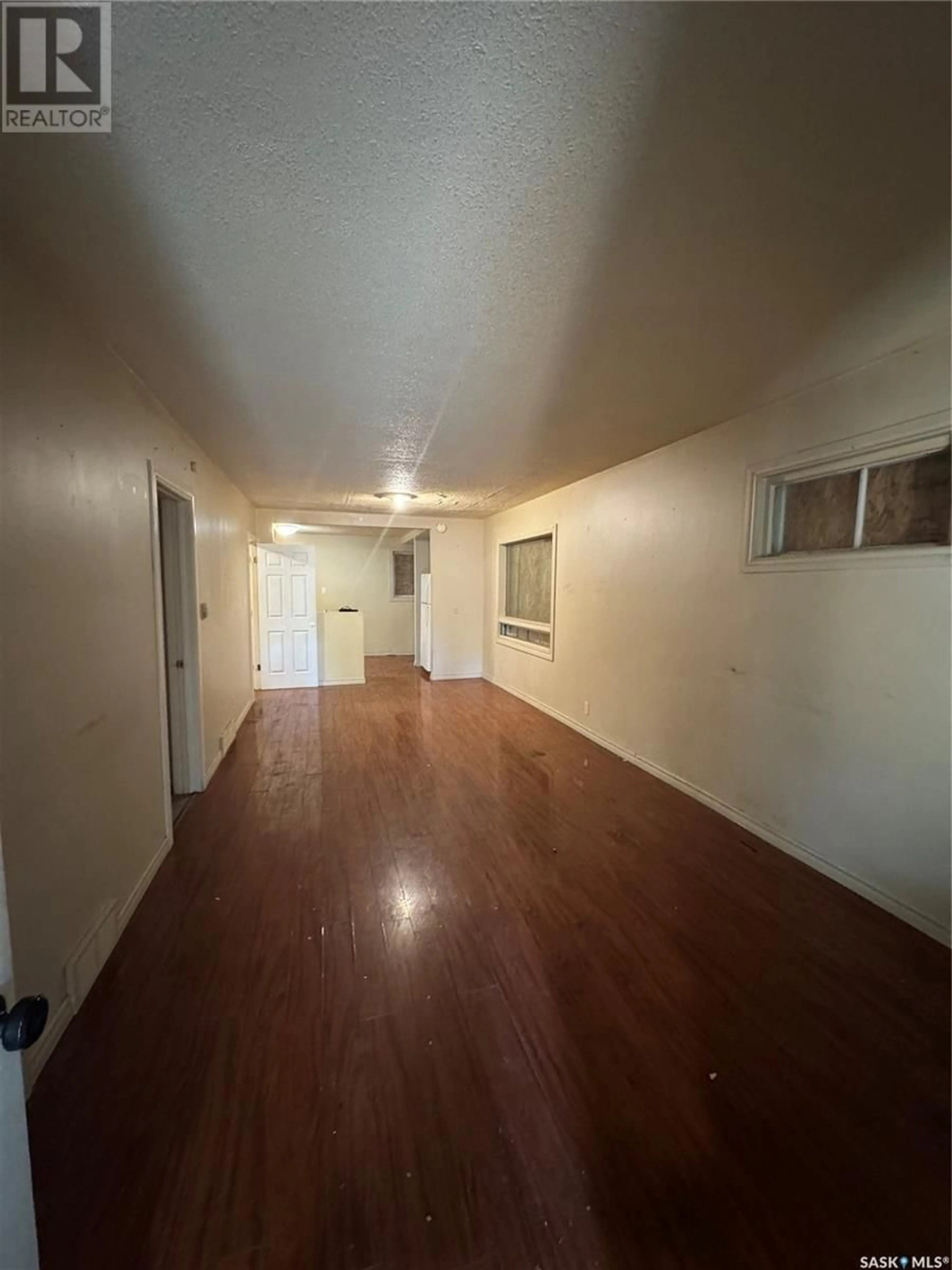 A pic of a room for 518 I AVENUE, Saskatoon Saskatchewan S7M1Y5