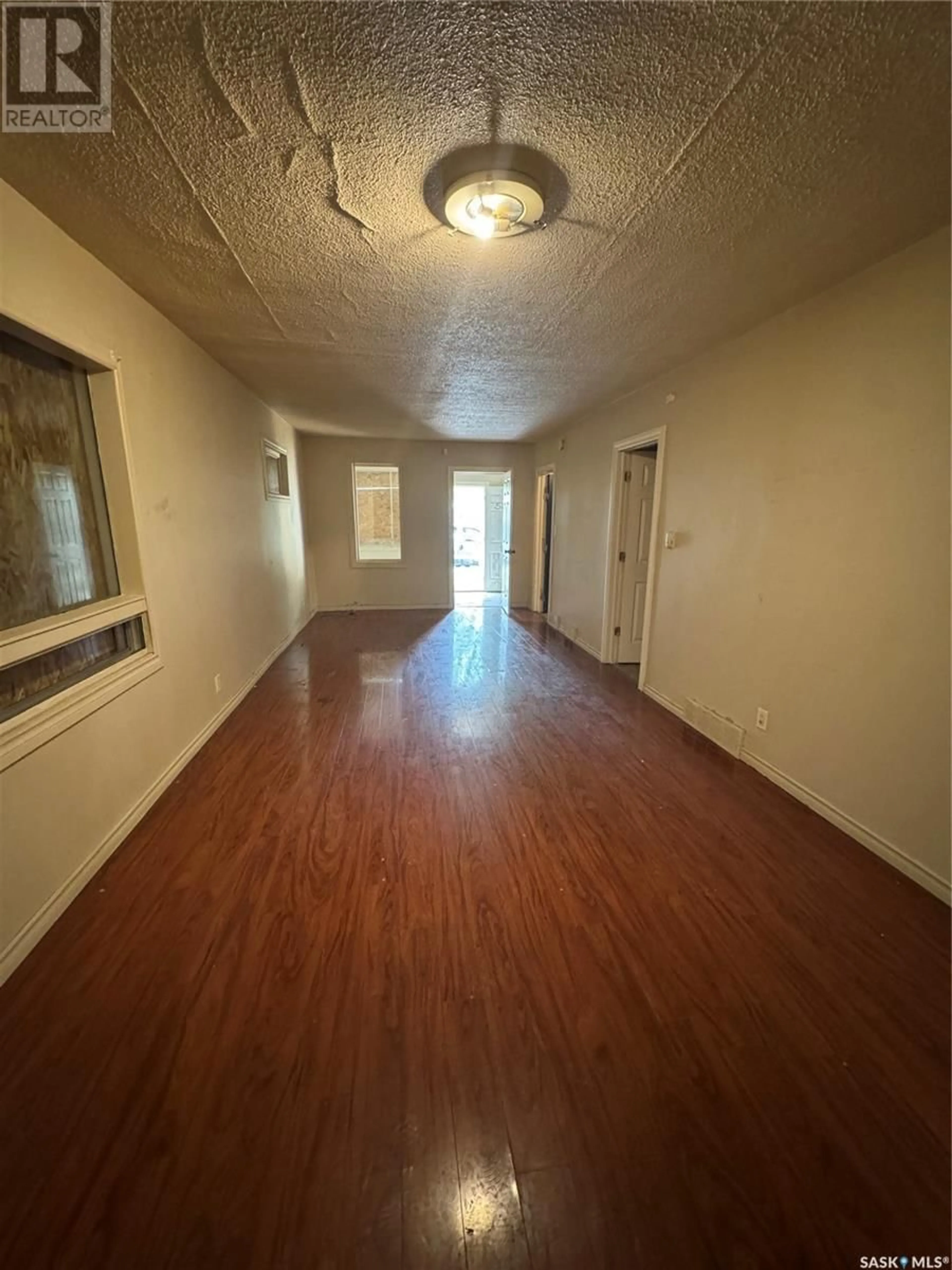 A pic of a room for 518 I AVENUE, Saskatoon Saskatchewan S7M1Y5