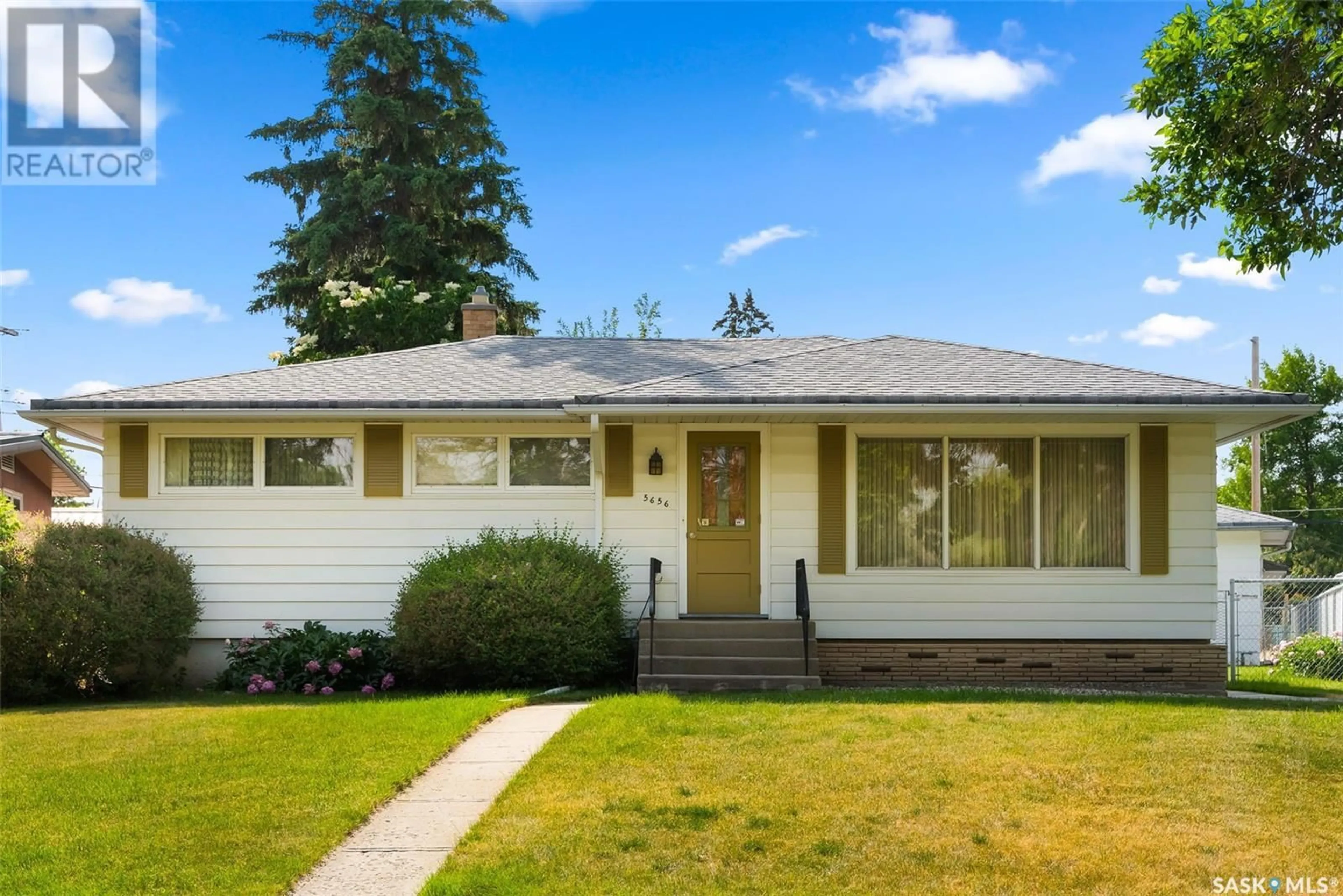 Home with vinyl exterior material, street for 5656 WALKER CRESCENT, Regina Saskatchewan S4T6B1