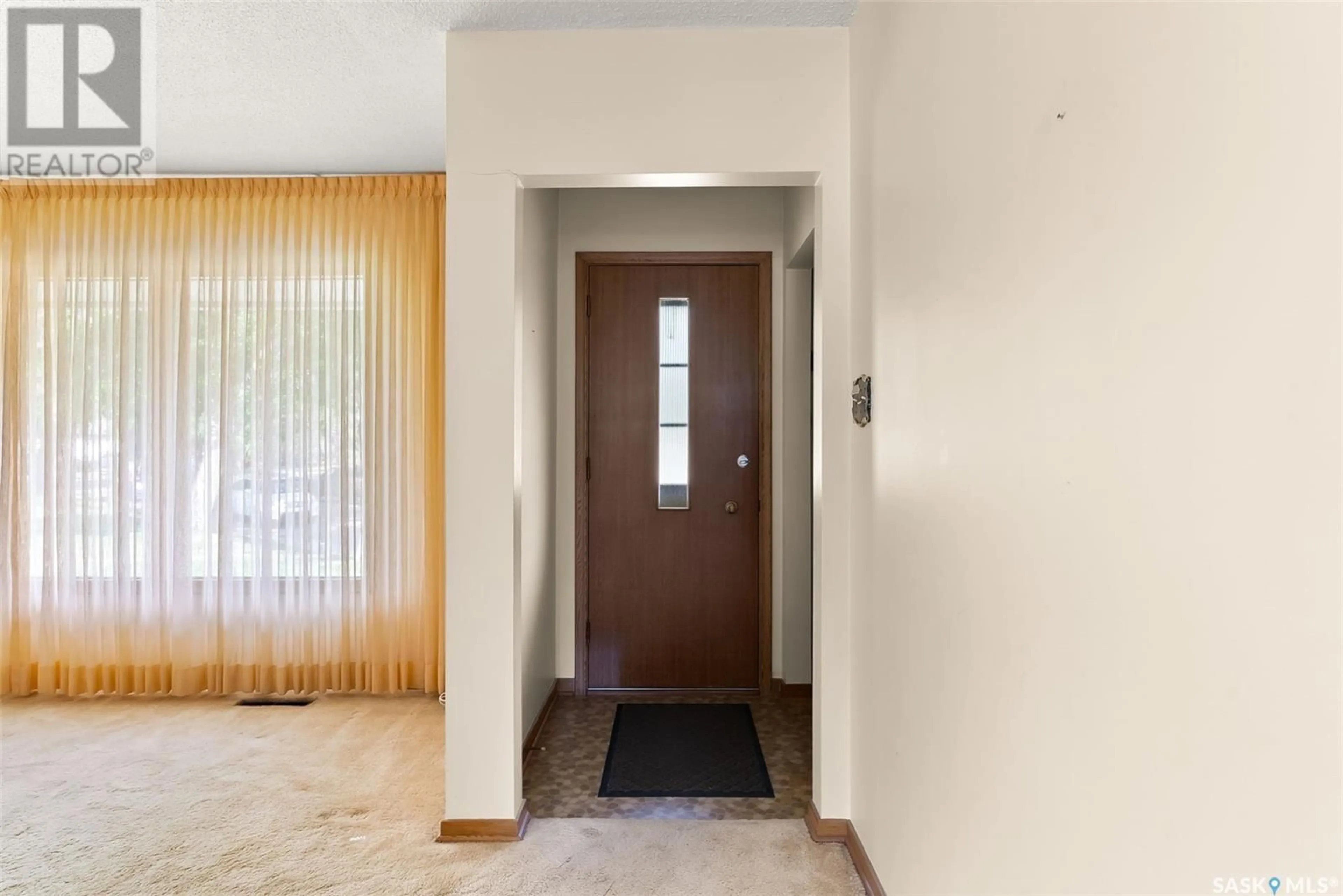 Indoor entryway for 5656 WALKER CRESCENT, Regina Saskatchewan S4T6B1