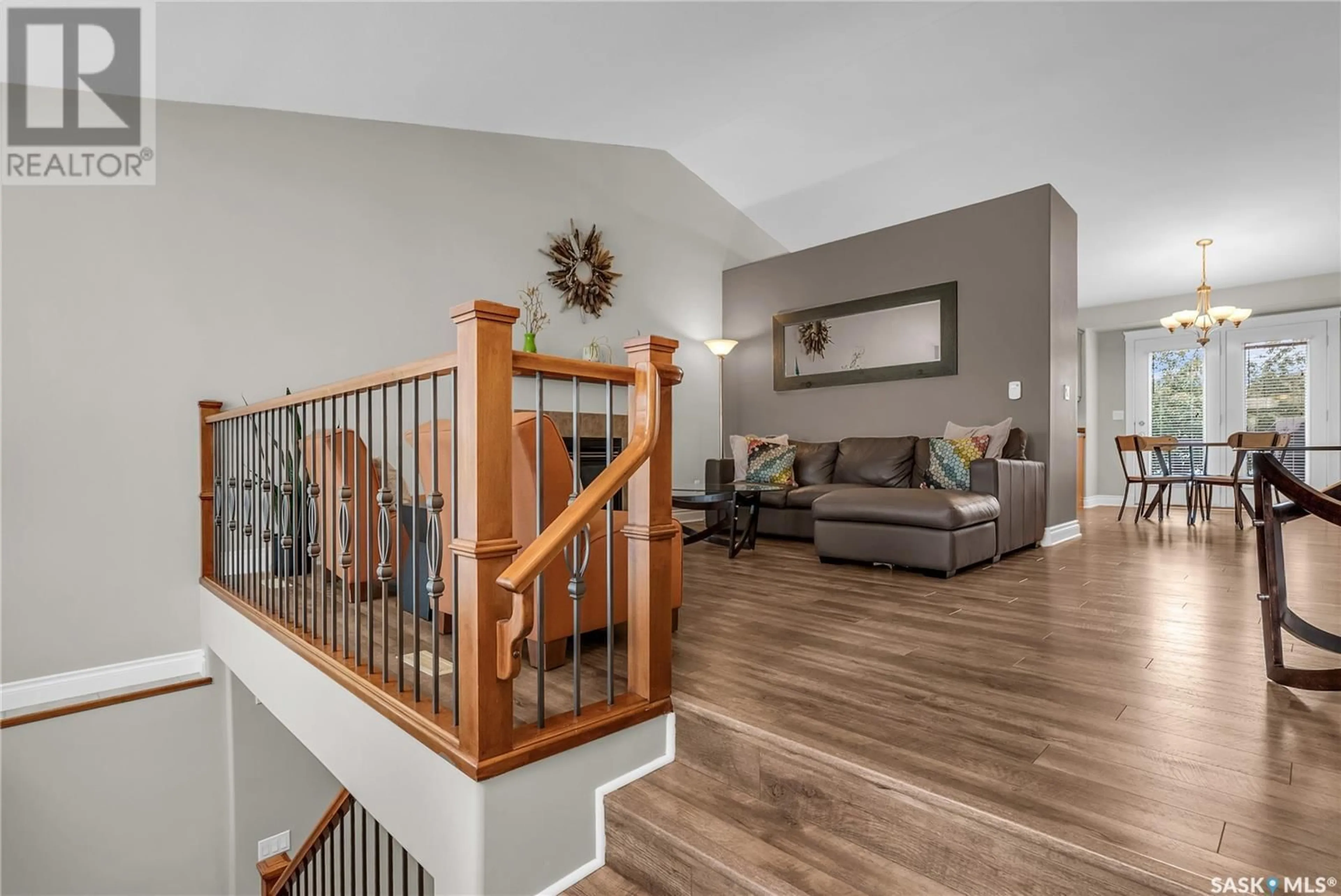 Indoor entryway for 714 MAGUIRE CRESCENT, Saskatoon Saskatchewan S7W1A3