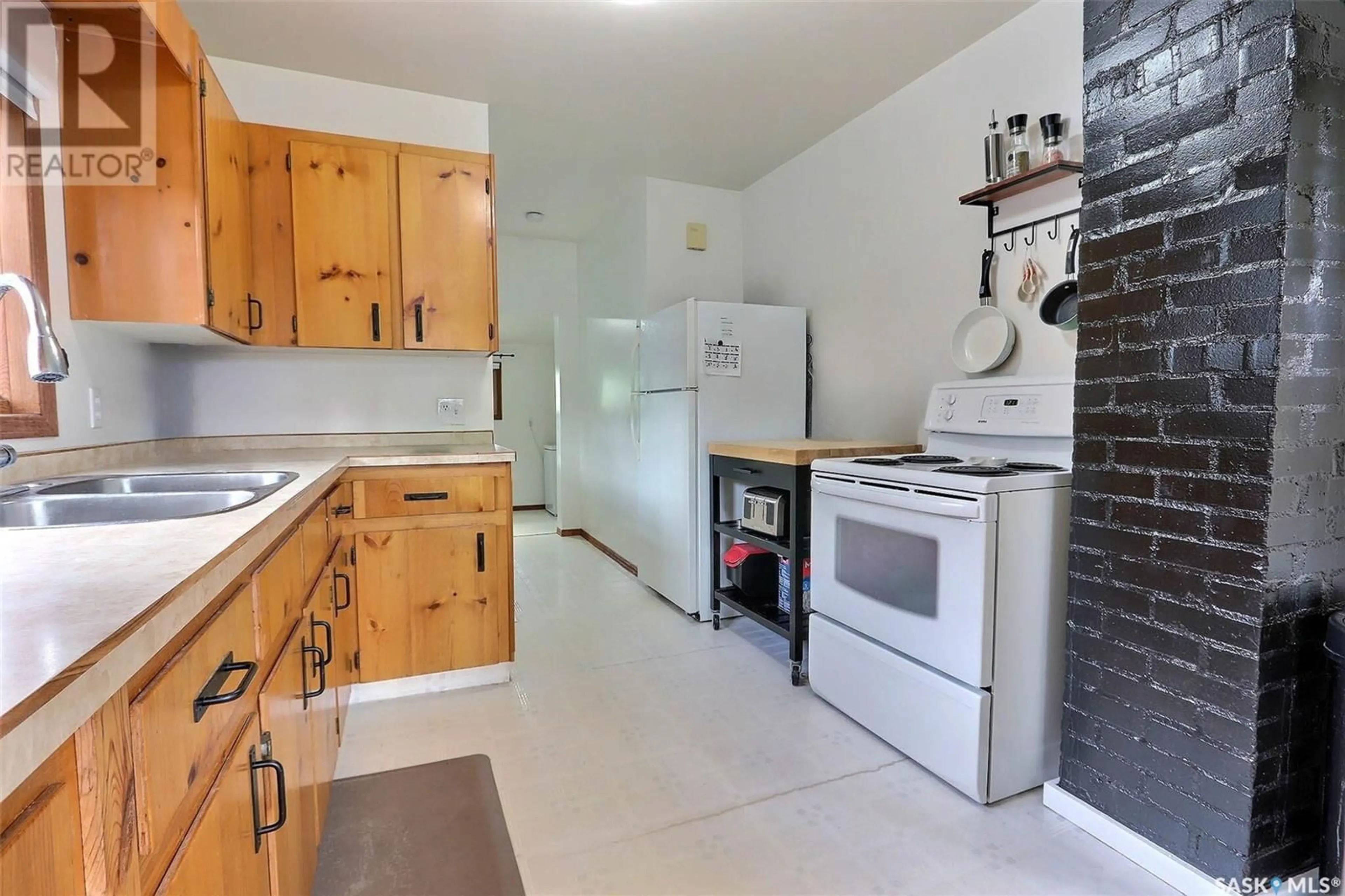 Standard kitchen, ceramic/tile floor for 730 6TH STREET, Prince Albert Saskatchewan S6V0N8