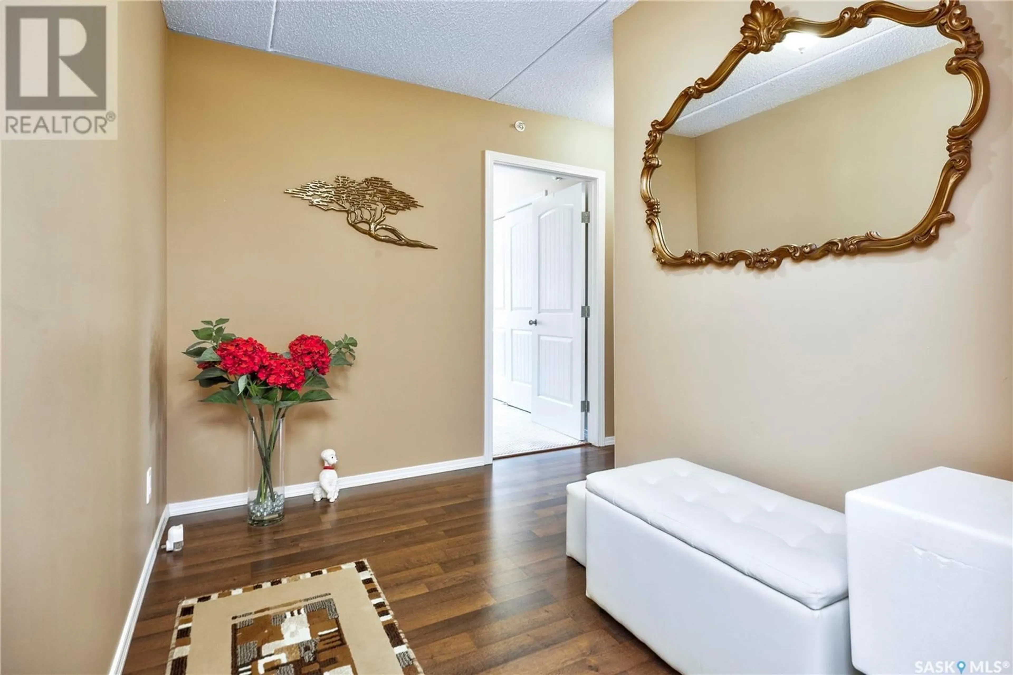 Indoor entryway for 304 - 2781 WOODBRIDGE DRIVE, Prince Albert Saskatchewan S6V3Z9