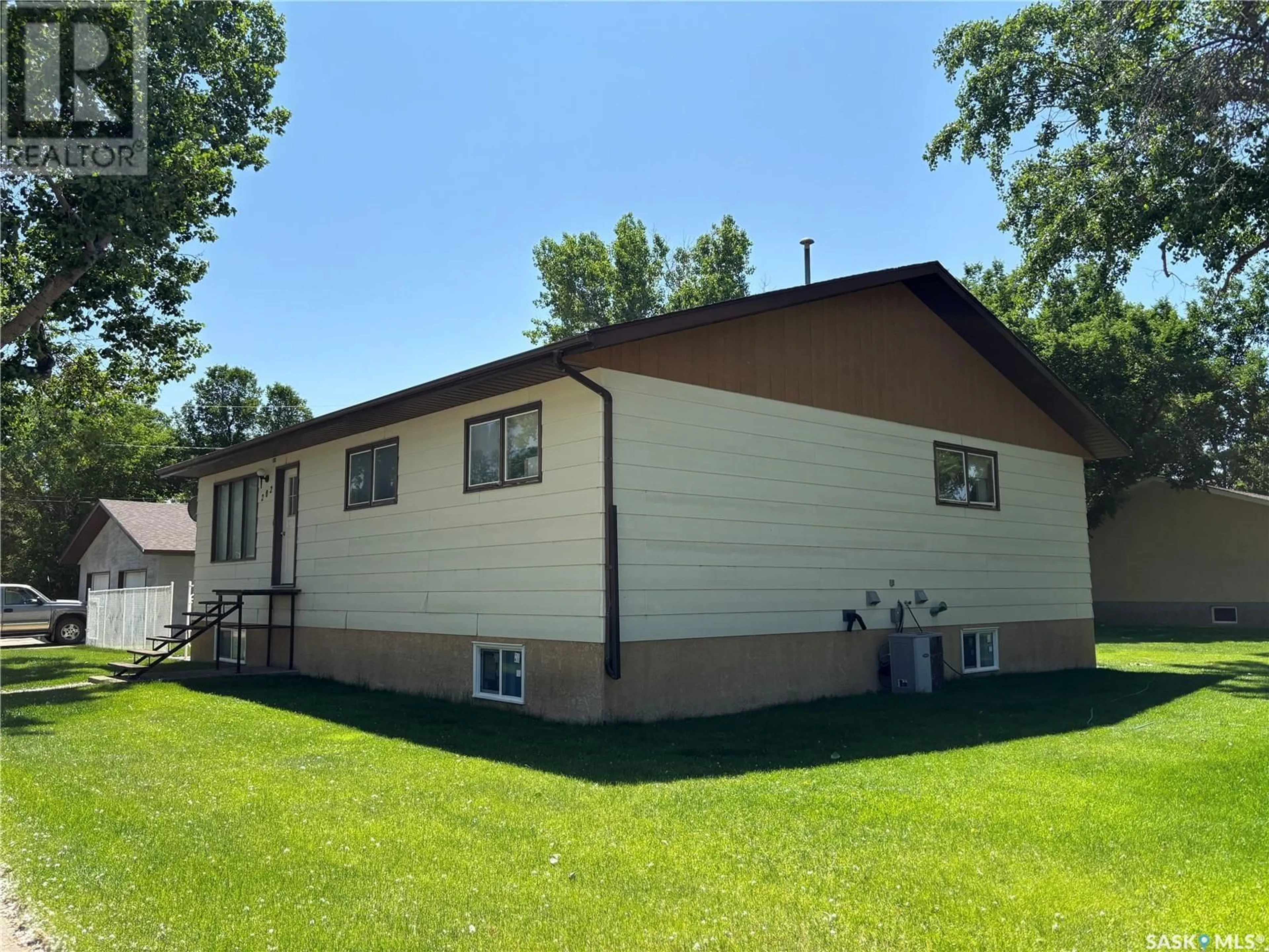 Home with vinyl exterior material, unknown for 202 WALSH STREET, Maple Creek Saskatchewan S0N1N0