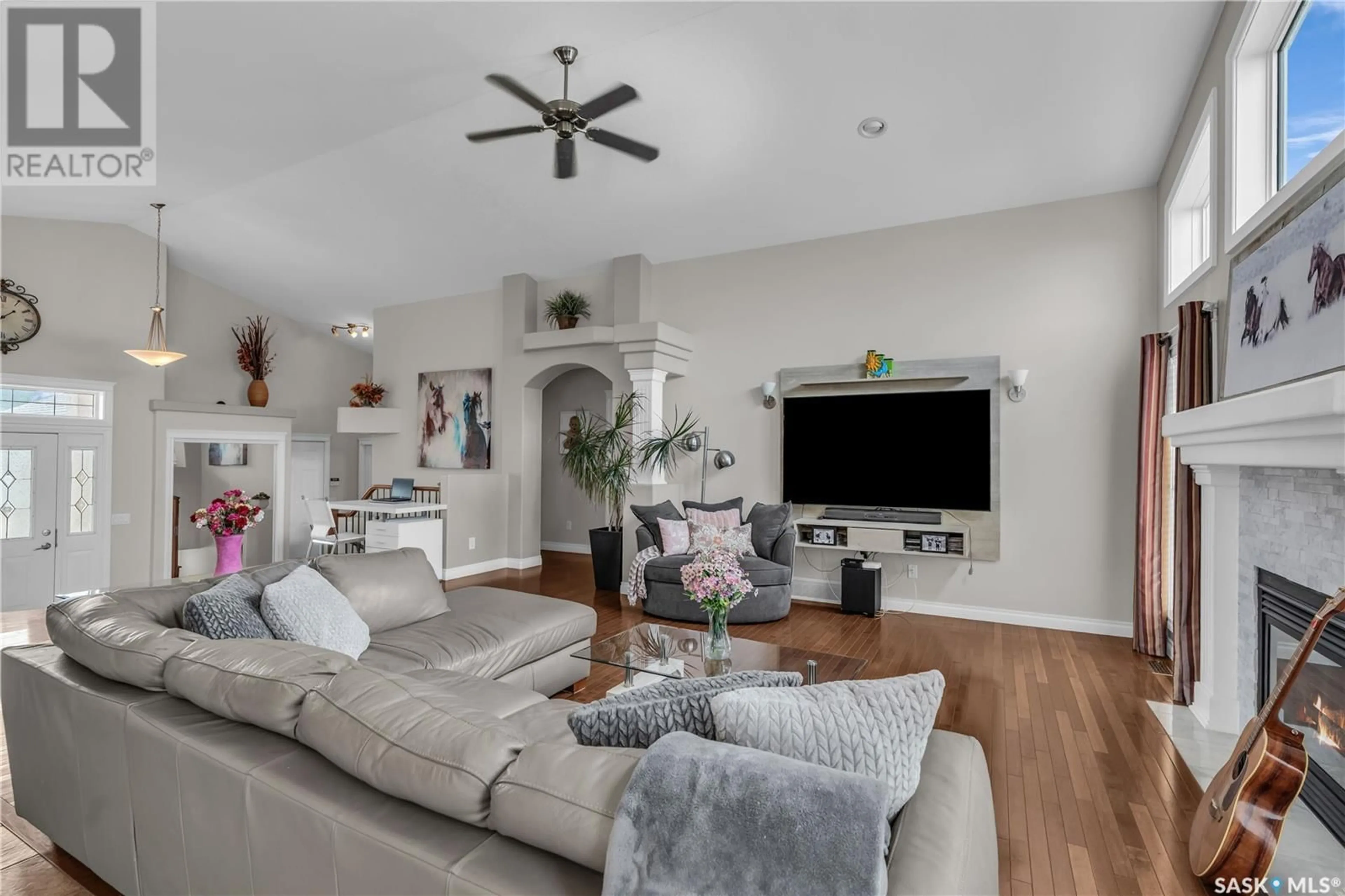 Living room with furniture, unknown for 1038 BROOKHURST CRESCENT, Saskatoon Saskatchewan S7V1G6