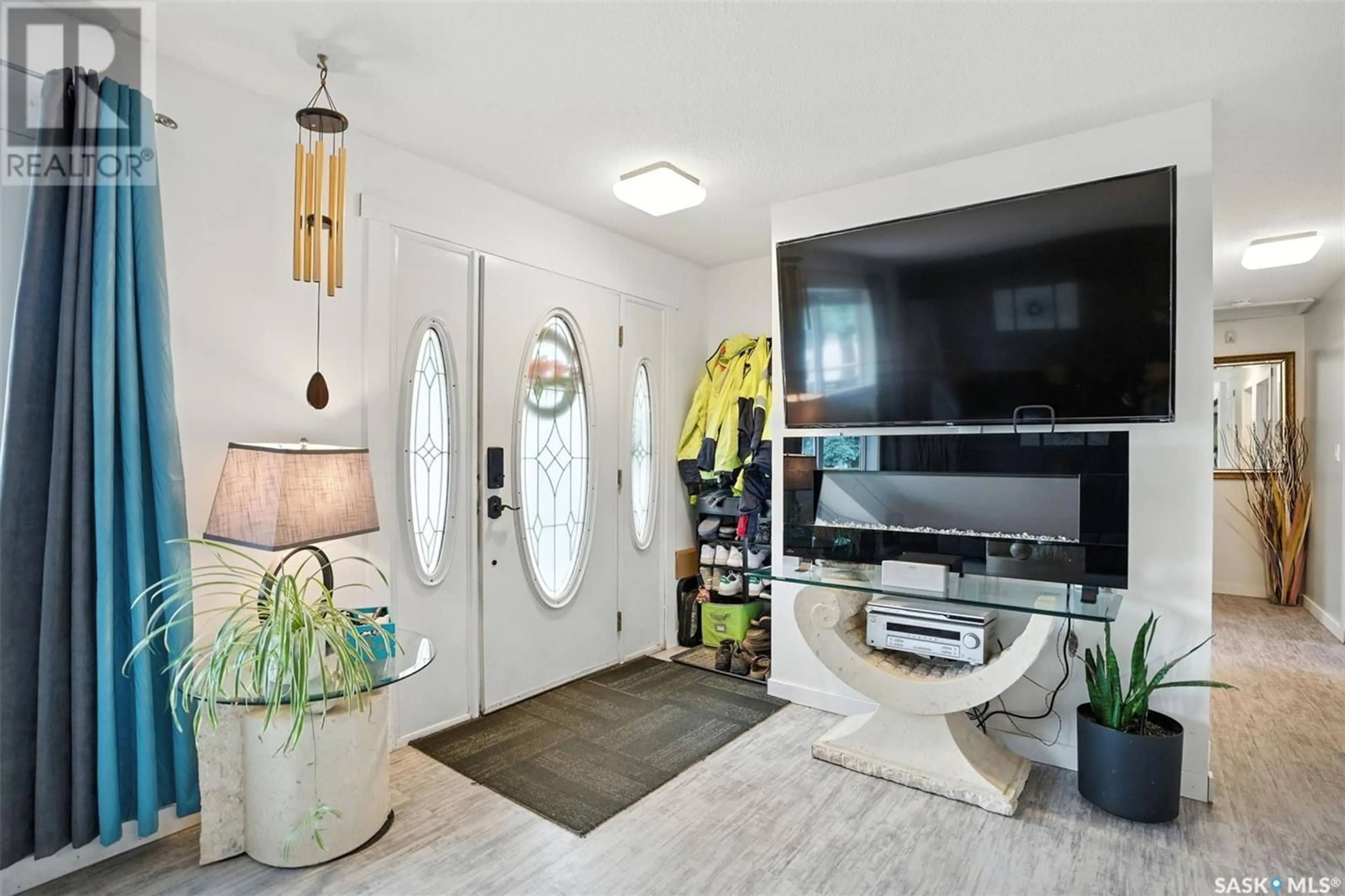 Indoor entryway for 3151 33RD STREET, Saskatoon Saskatchewan S7L0X8