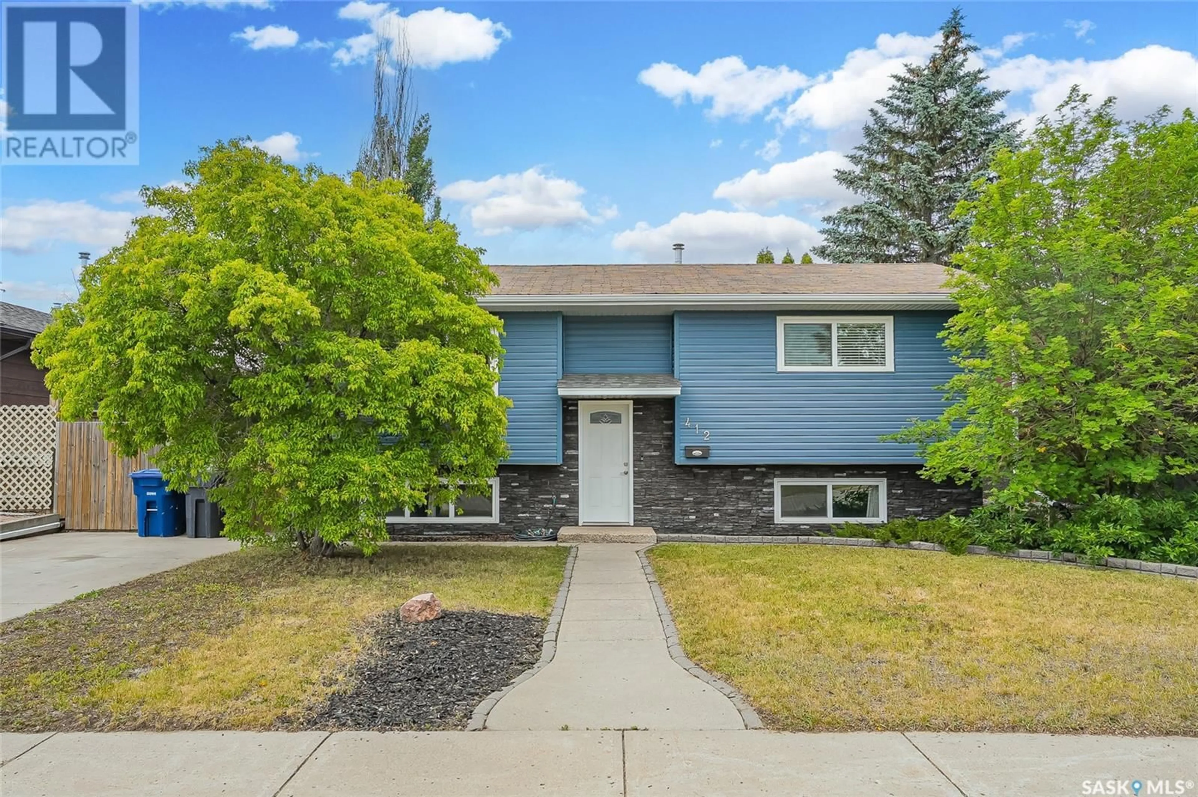 Home with vinyl exterior material, street for 412 3RD AVENUE, Martensville Saskatchewan S0K2T0