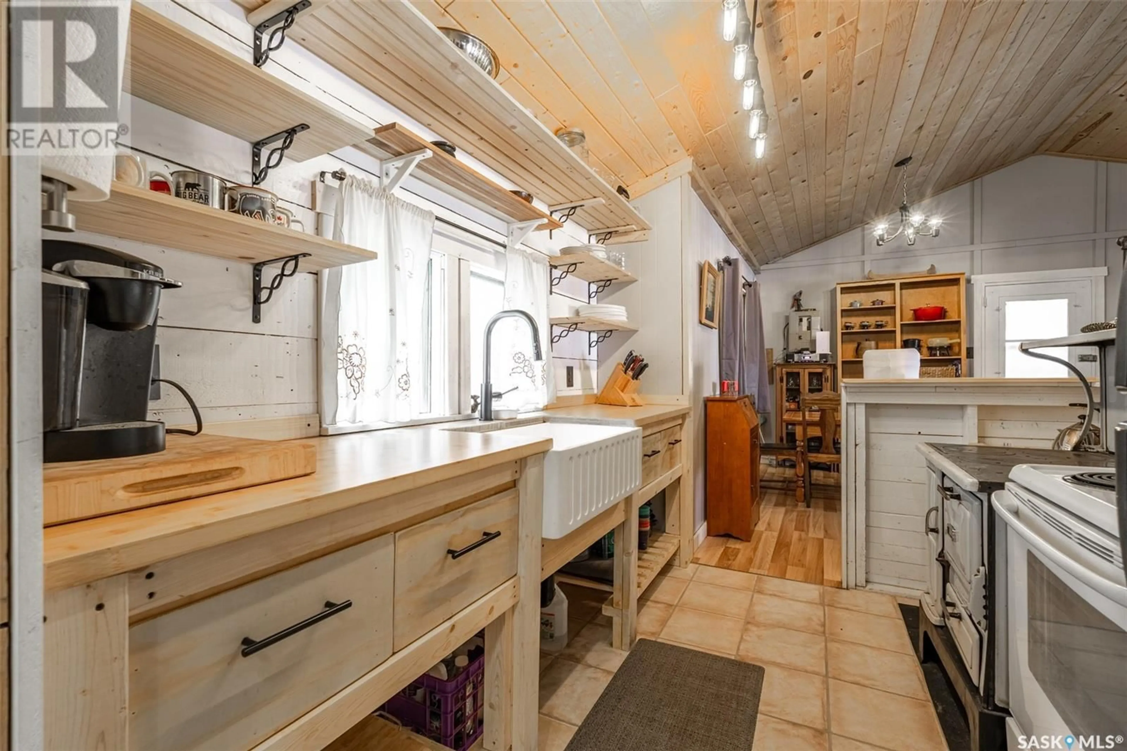 Rustic kitchen, unknown for 274 OKEMA TRAIL, Lakeland Rm No. 521 Saskatchewan S0J0N0