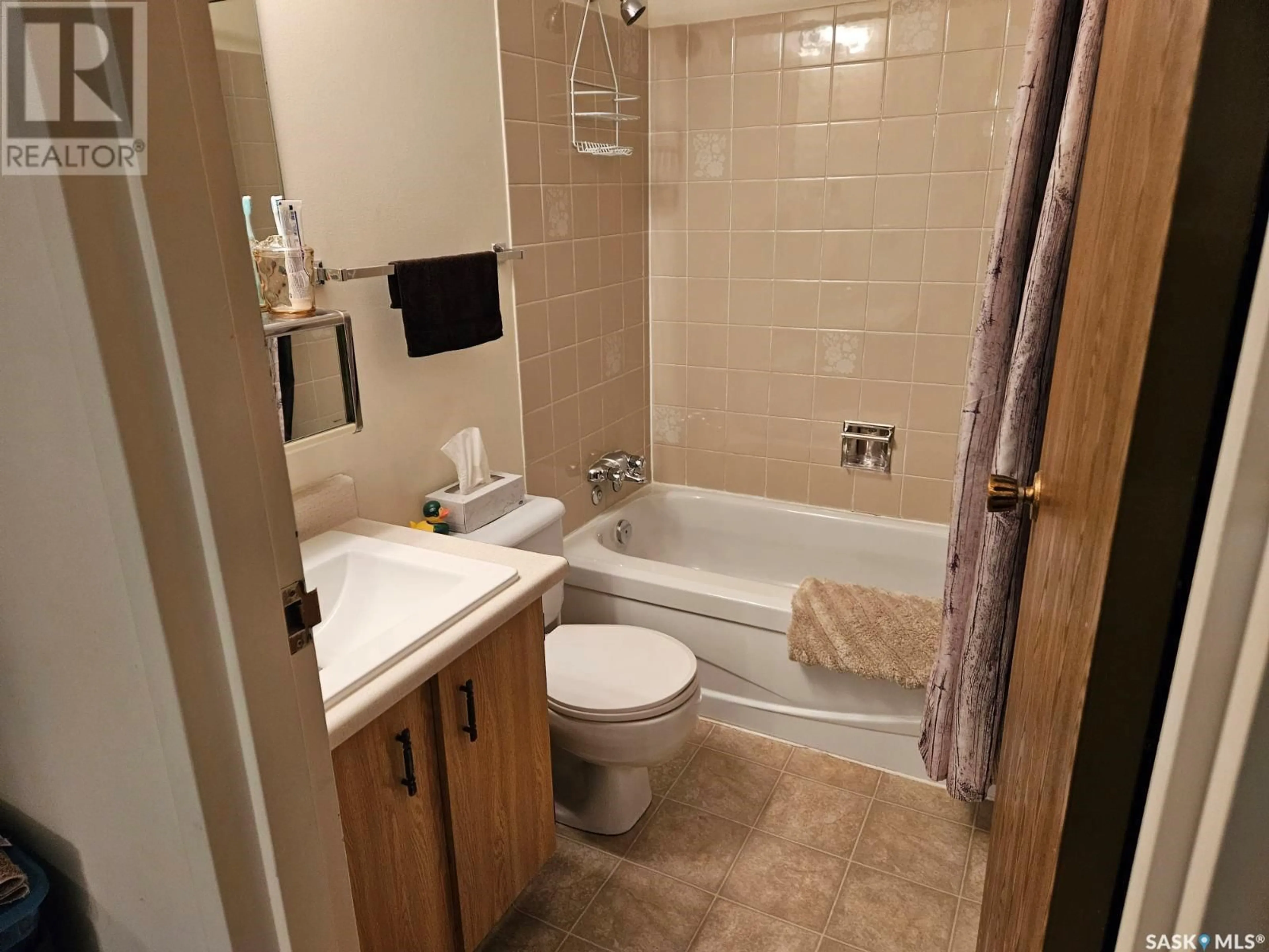 Standard bathroom, ceramic/tile floor for 425 - 1734 115TH STREET, Saskatoon Saskatchewan S7N2E5