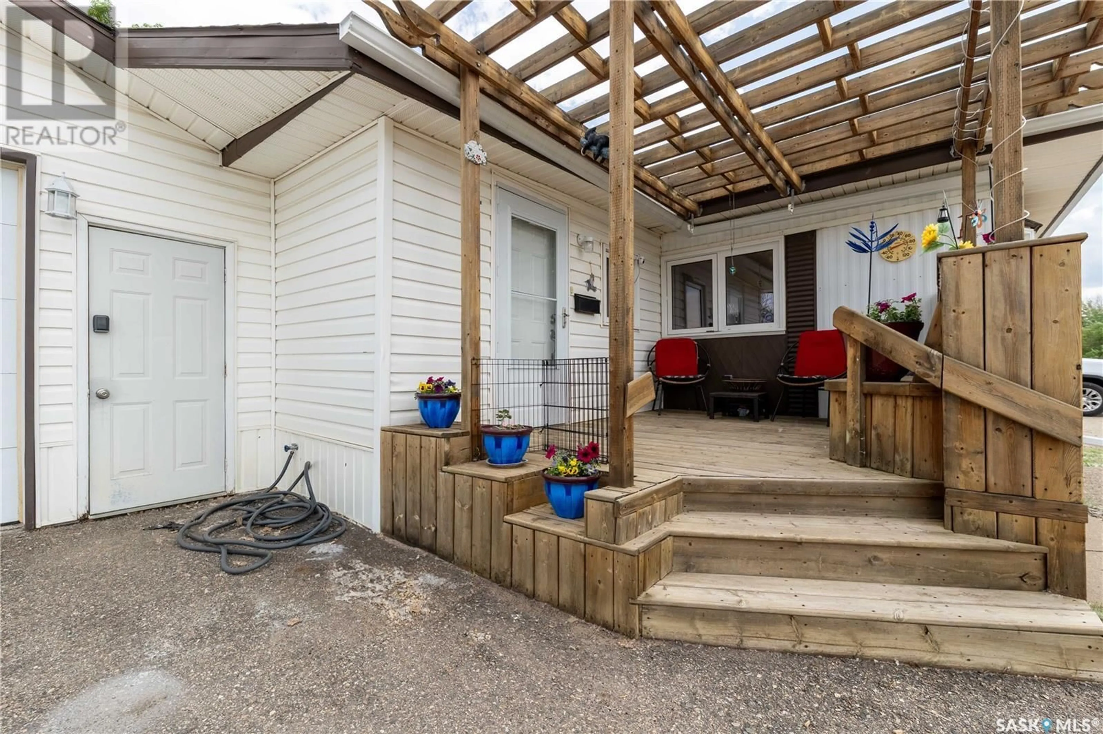 Patio, street for B21 - 1455 9TH AVENUE, Moose Jaw Saskatchewan S6H1C6