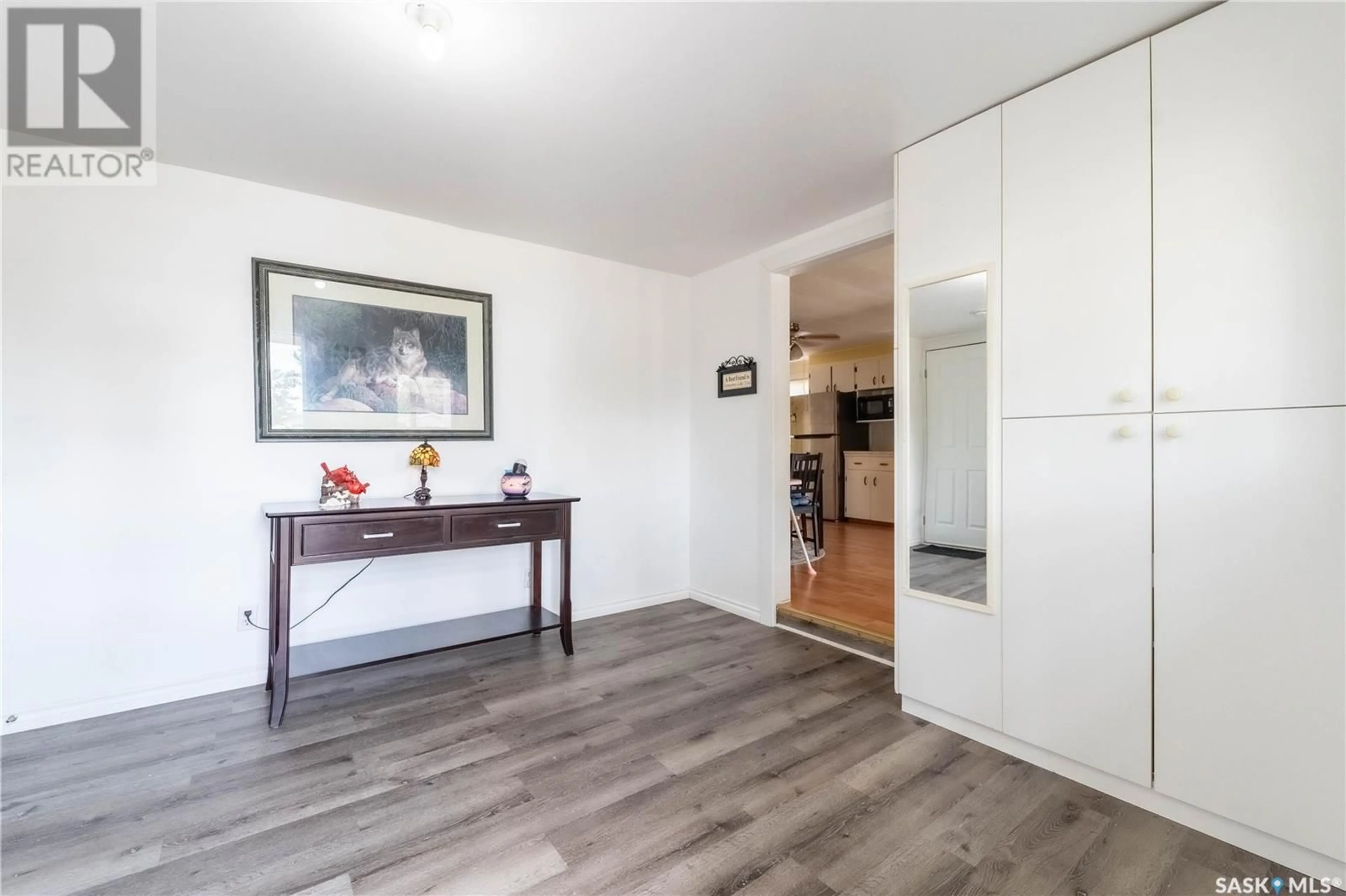 Indoor entryway for B21 - 1455 9TH AVENUE, Moose Jaw Saskatchewan S6H1C6