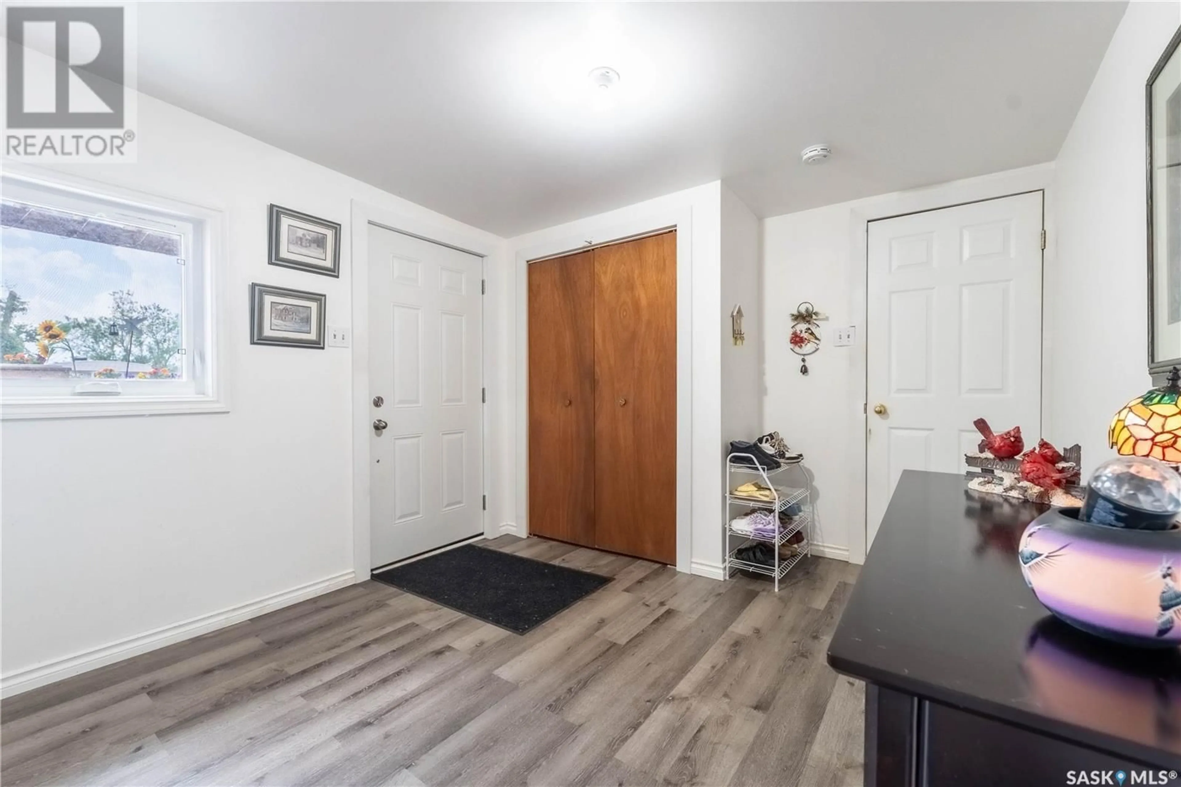 Indoor entryway for B21 - 1455 9TH AVENUE, Moose Jaw Saskatchewan S6H1C6