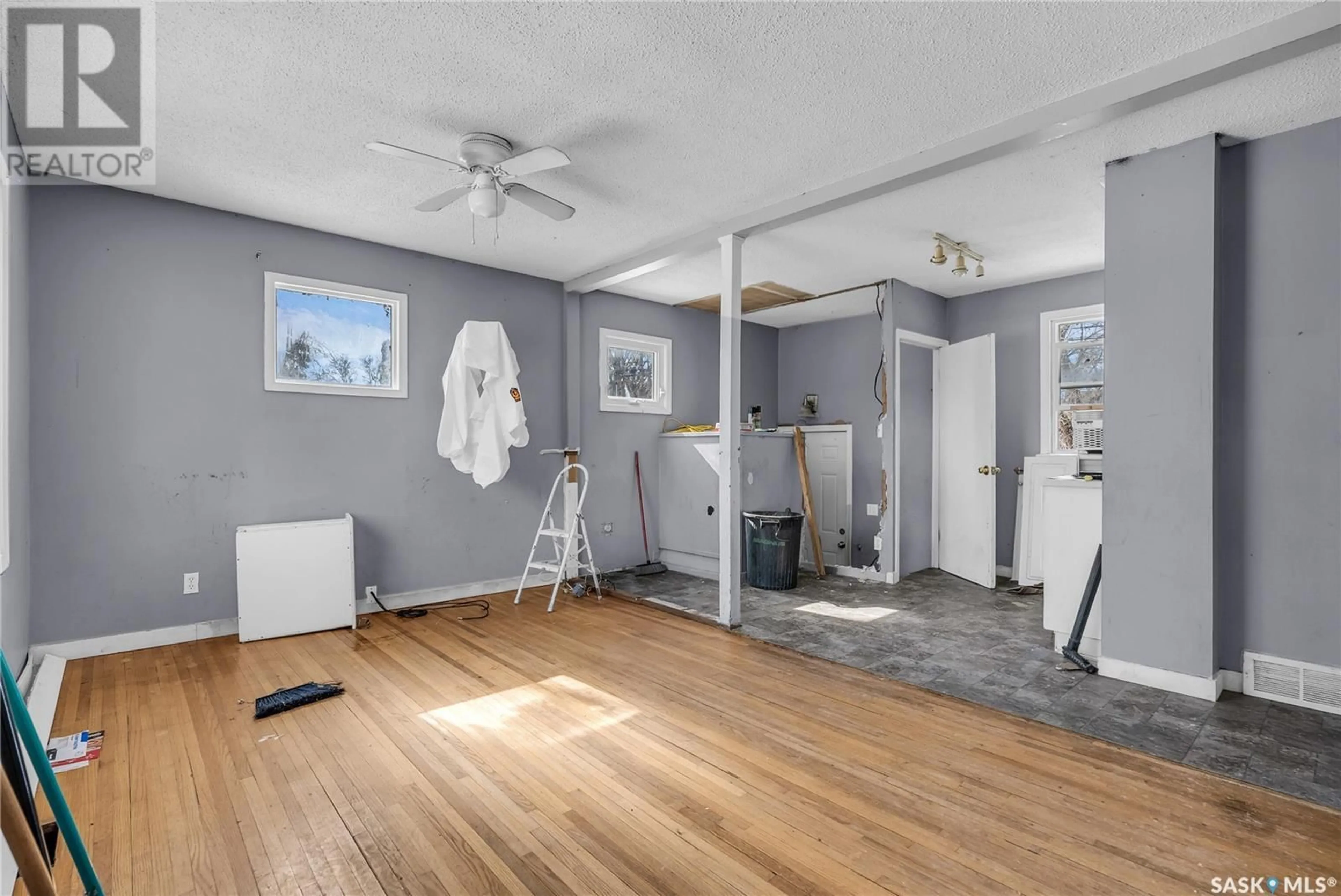 A pic of a room for 1315 EMPRESS AVENUE, Saskatoon Saskatchewan S7K3G2