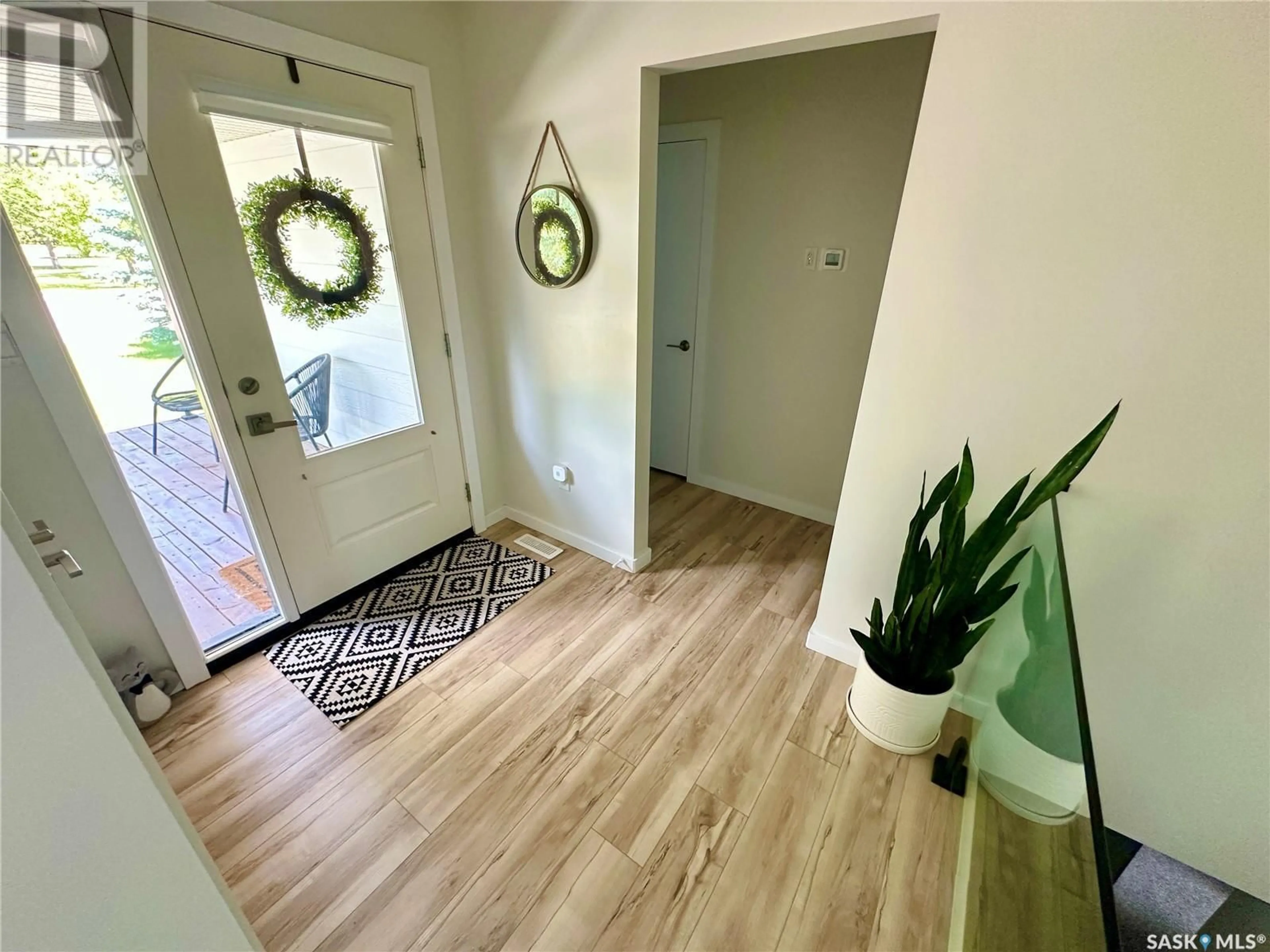 Indoor entryway for 218 DOUGLAS ROAD, Weyburn Saskatchewan S4H0N4