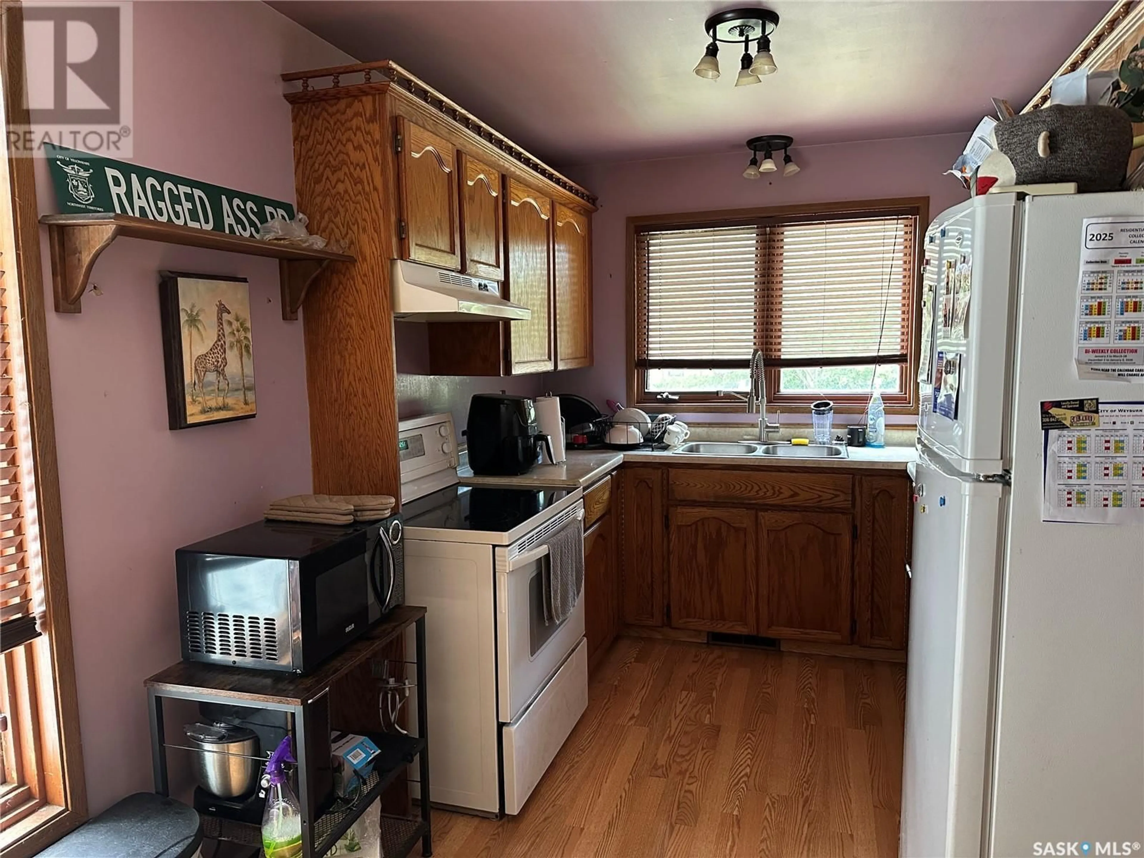 Standard kitchen, unknown for 261 BEAN CRESCENT, Weyburn Saskatchewan S4H3A3