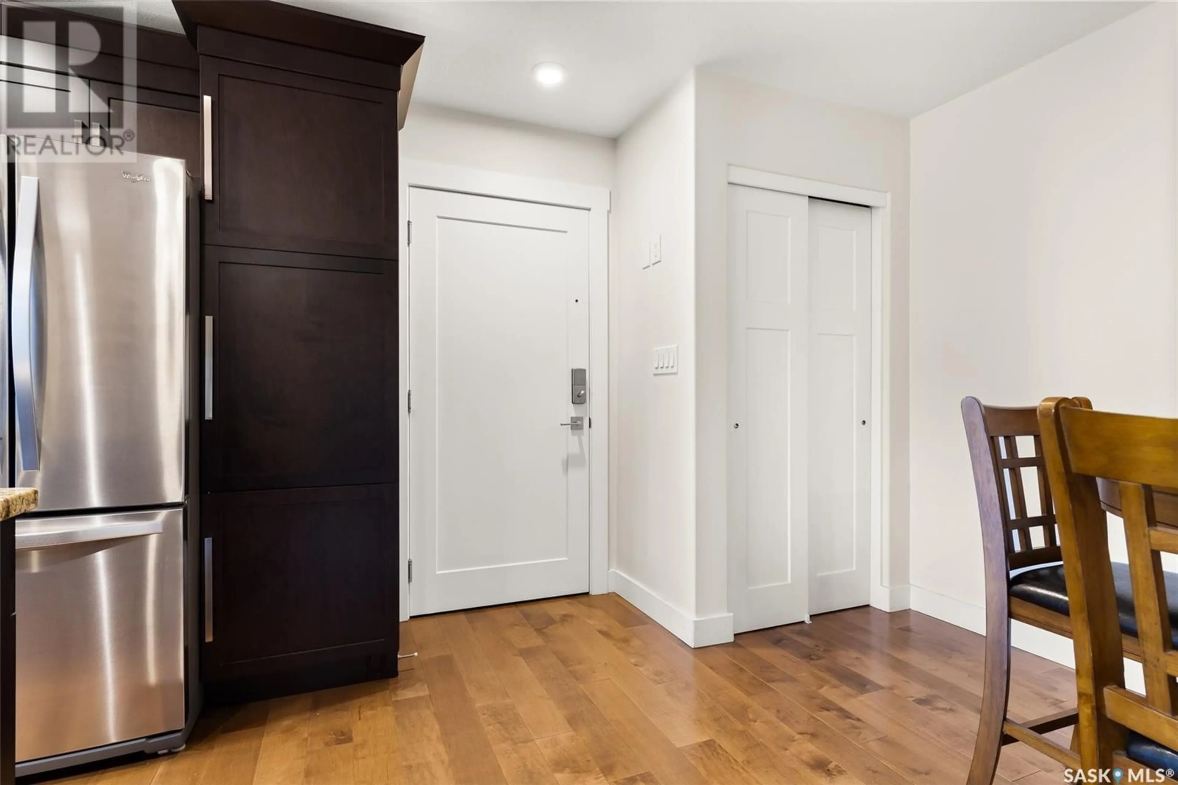 Indoor entryway for 303 - 1863 RAE STREET, Regina Saskatchewan S4T2E3