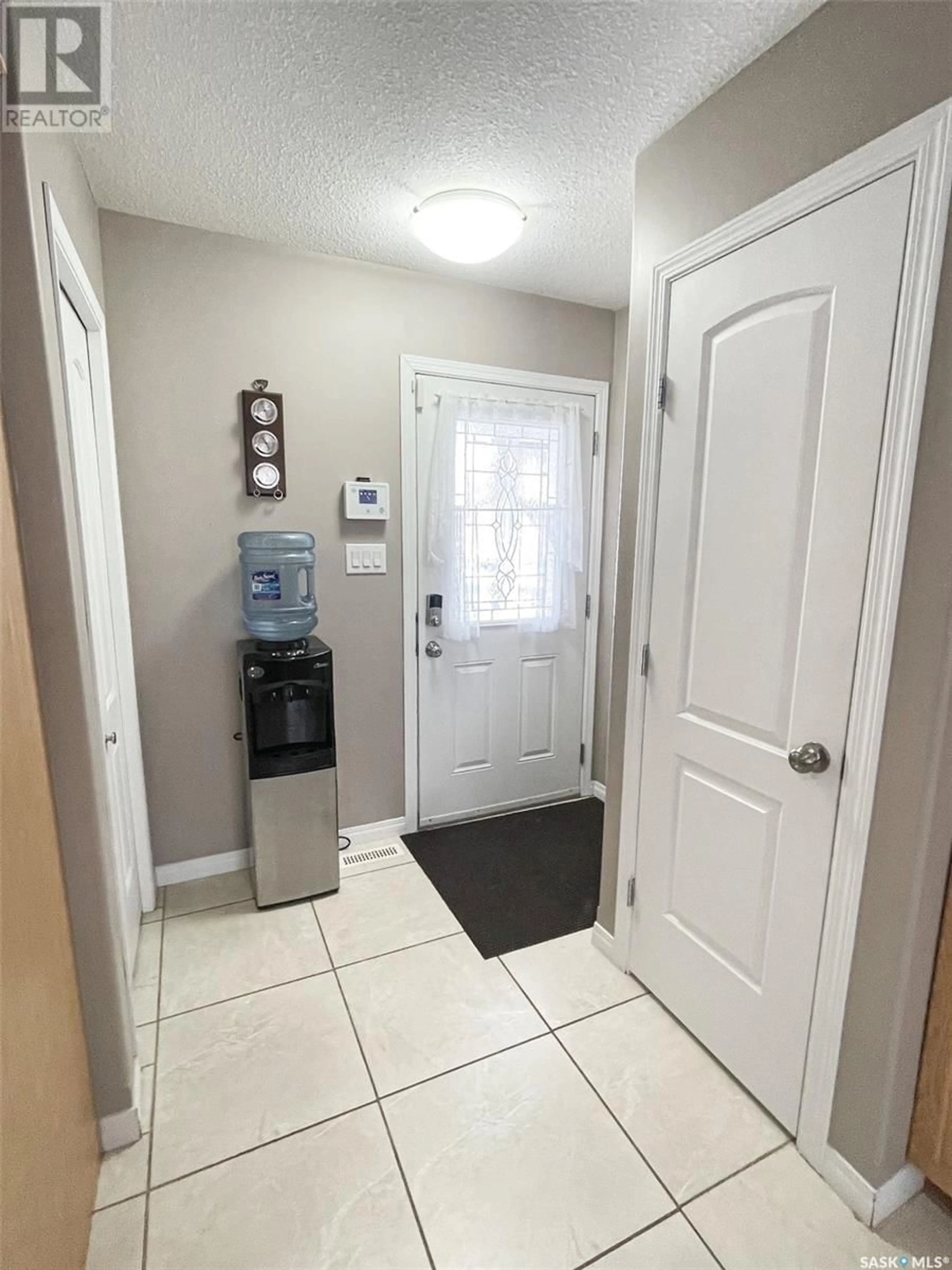 Indoor entryway for 7 FAIRWAY COURT, Meadow Lake Saskatchewan S9X1Z9