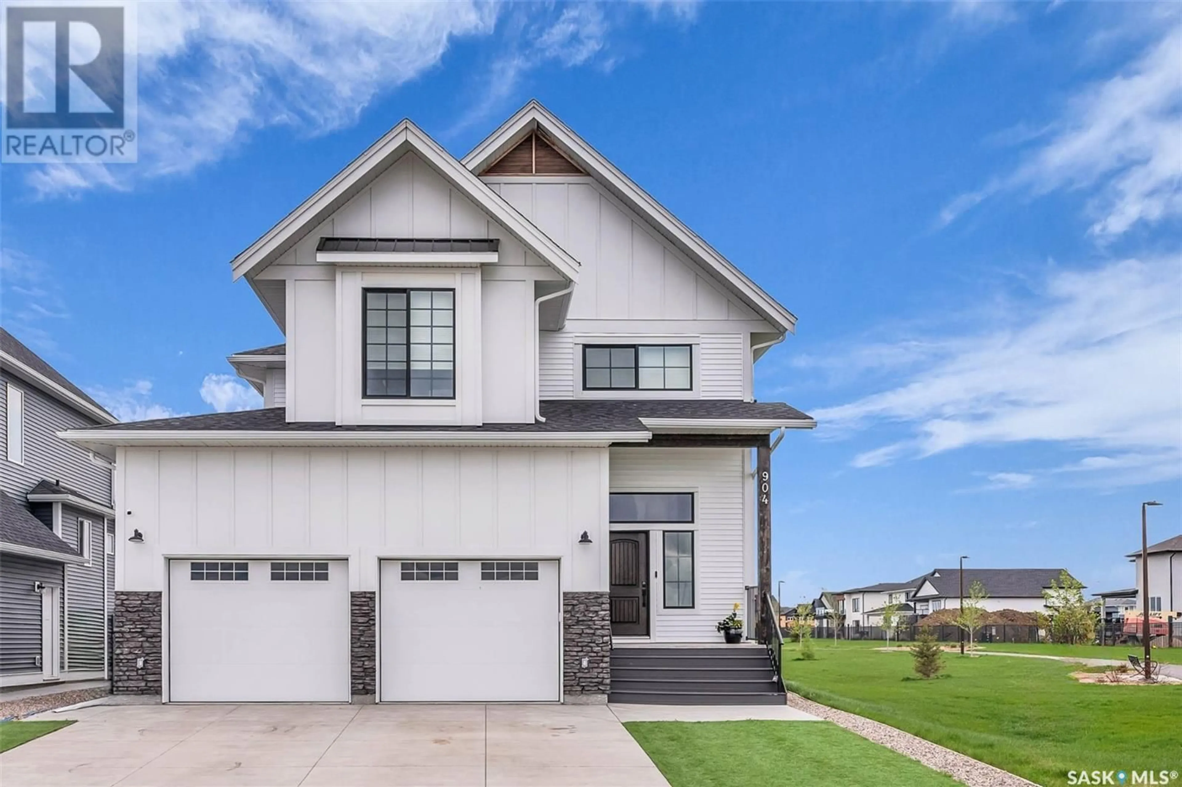 Home with vinyl exterior material, street for 904 FEHEREGYHAZI BOULEVARD, Saskatoon Saskatchewan S7W1E1