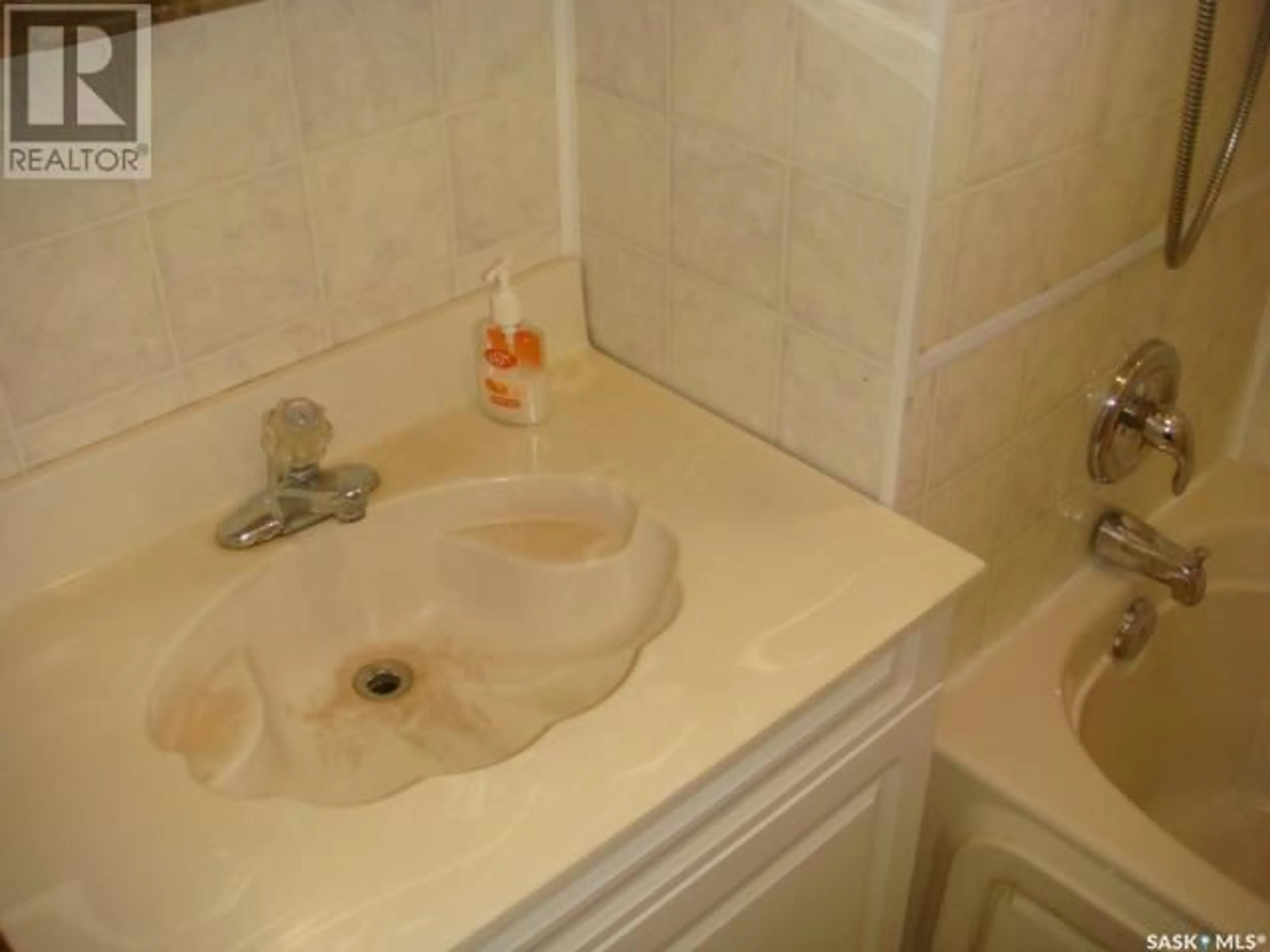 Standard bathroom, unknown for 1535 VICTORIA AVENUE, Regina Saskatchewan S4P0P6
