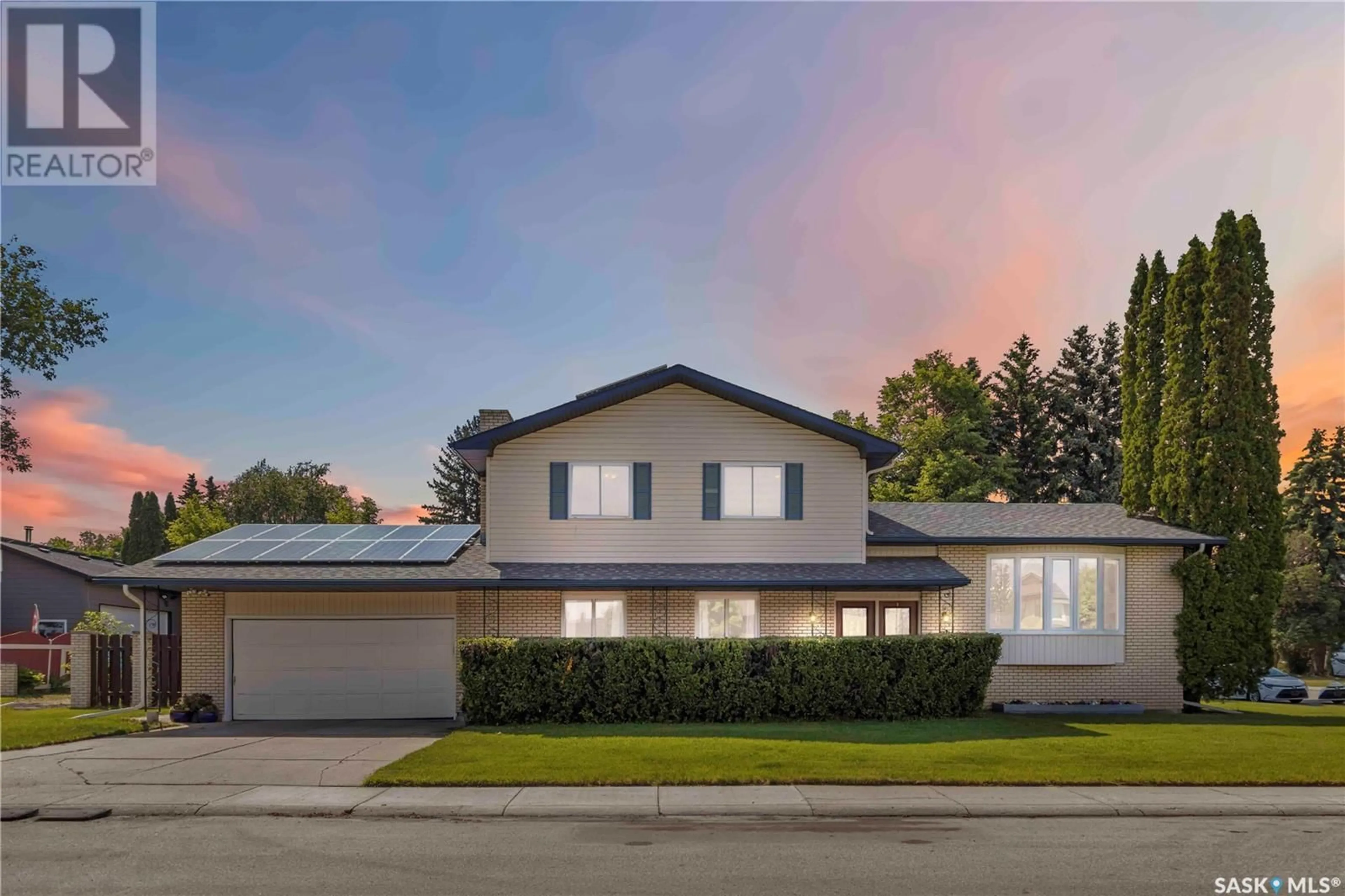 Home with vinyl exterior material, street for 71 DUNCAN CRESCENT, Saskatoon Saskatchewan S7H4K3