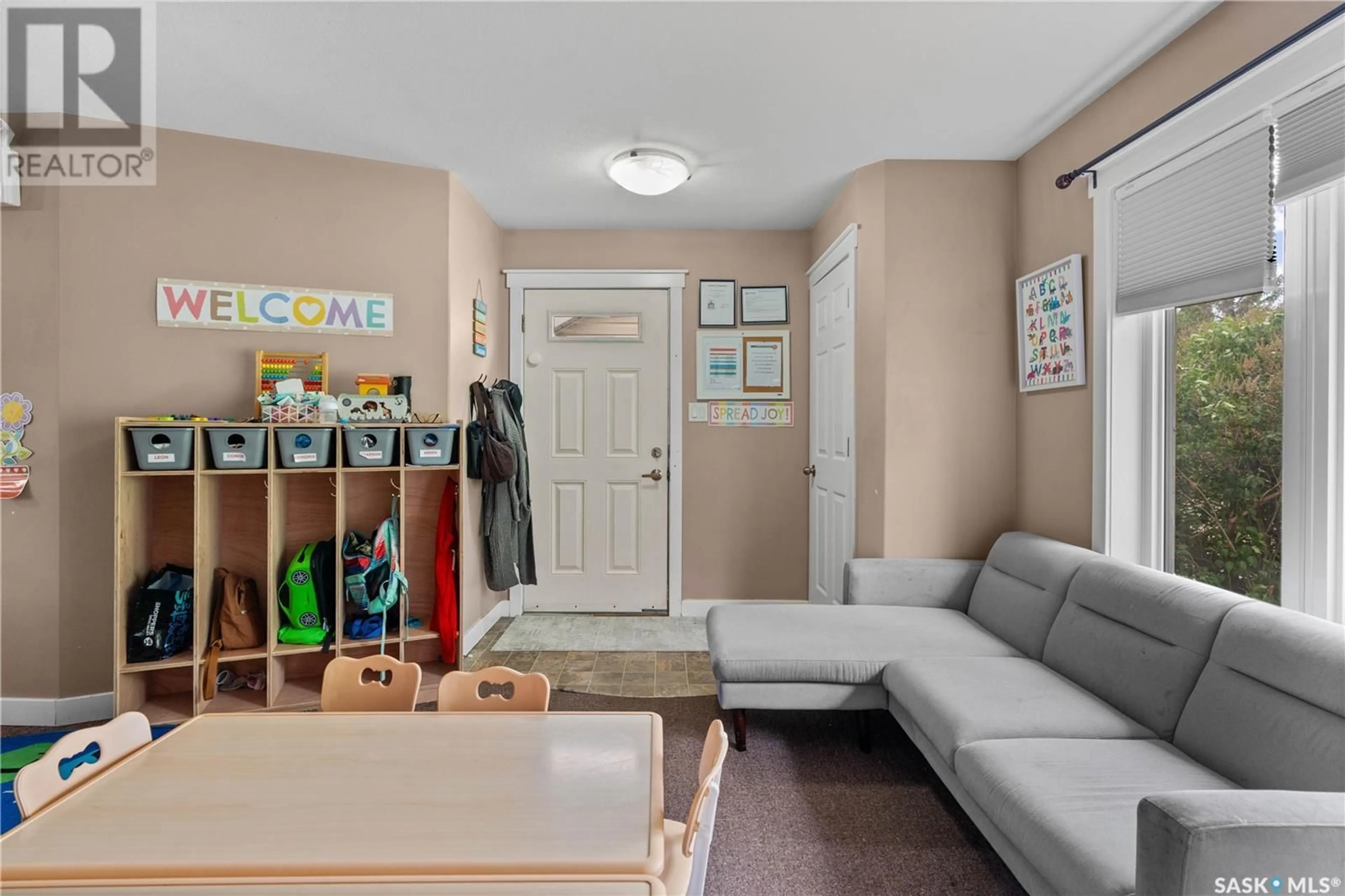 Indoor entryway for 2075 LINDSAY STREET, Regina Saskatchewan S4N3B8