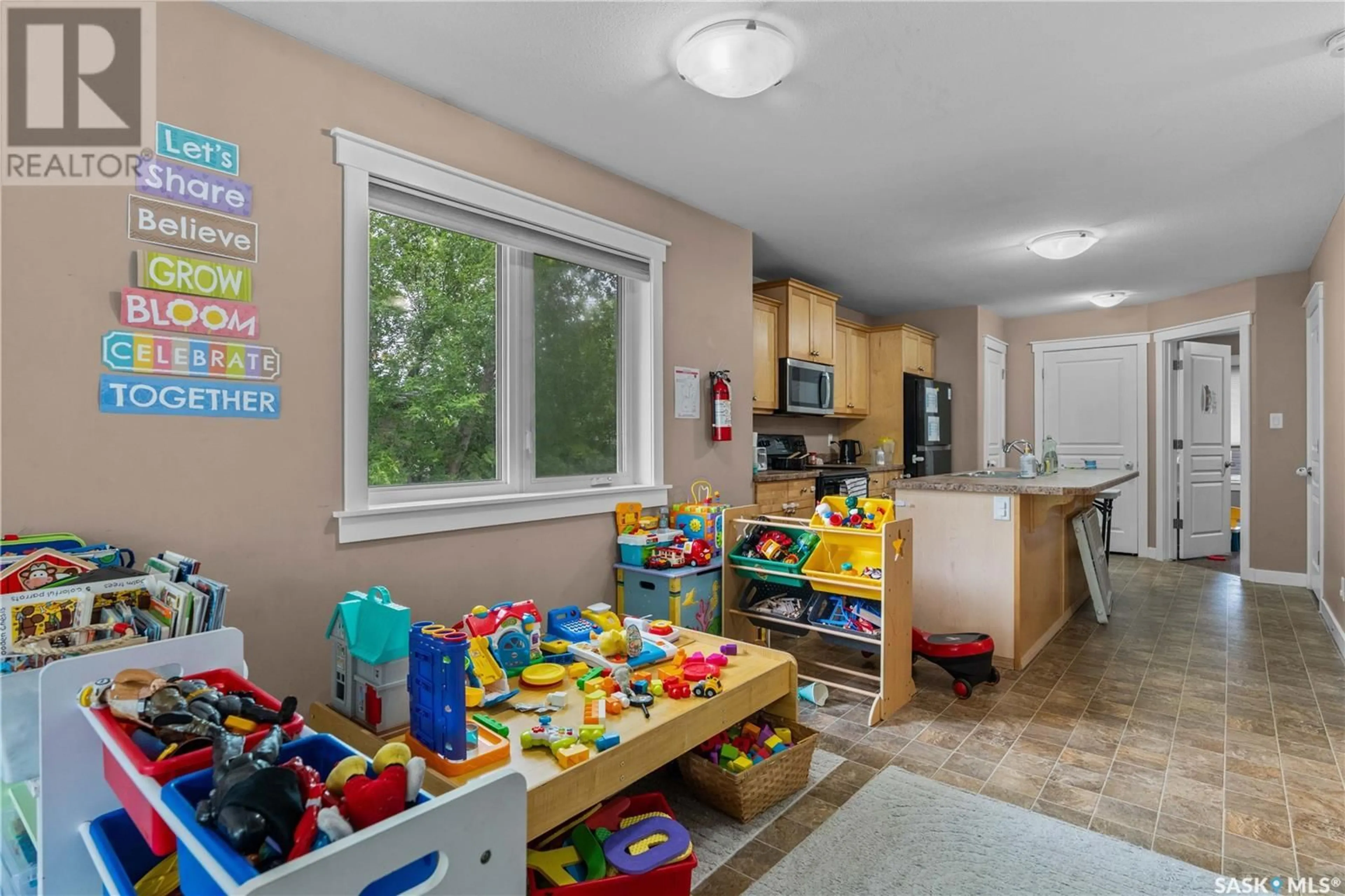 Unknown for 2075 LINDSAY STREET, Regina Saskatchewan S4N3B8