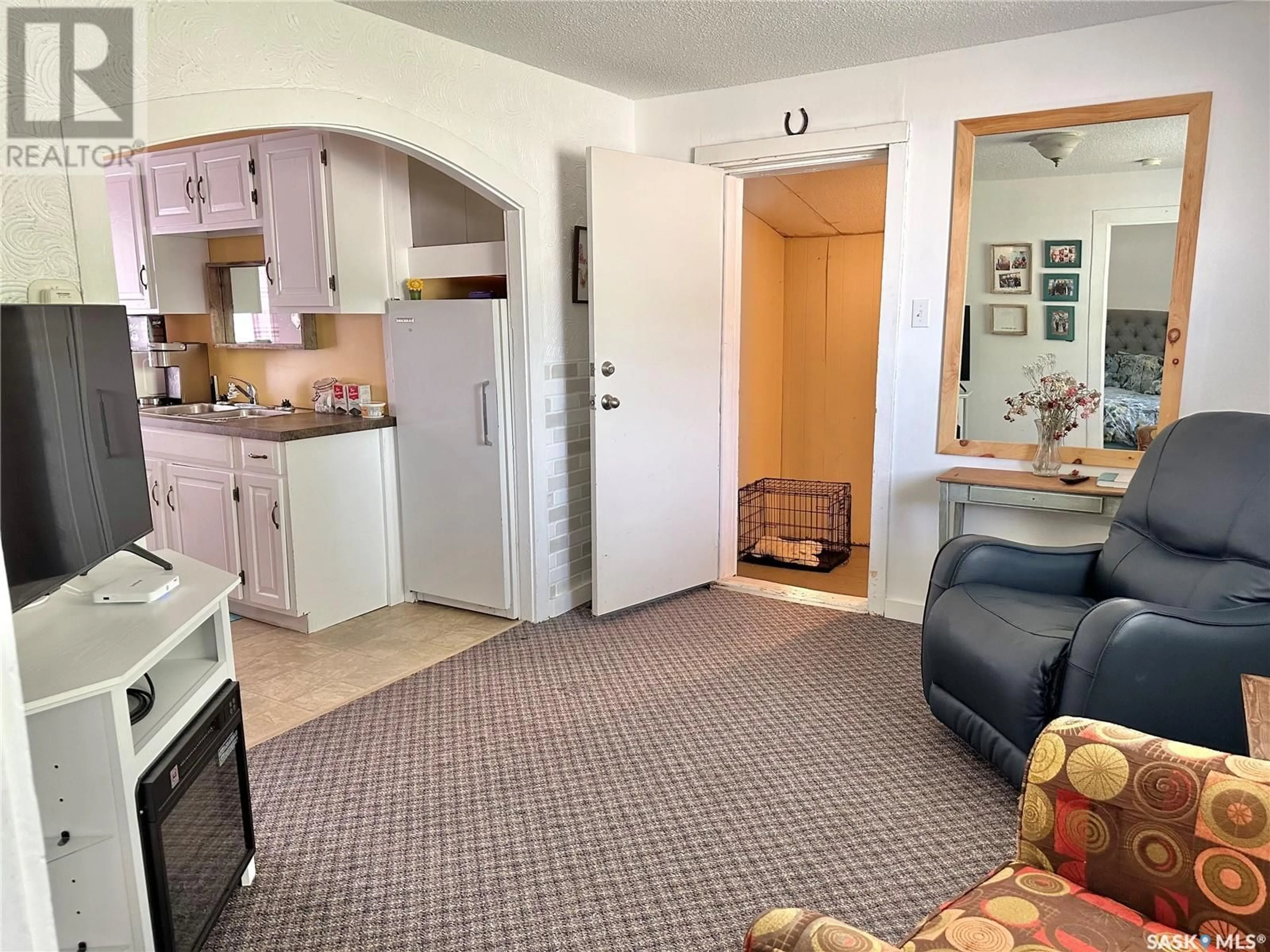 A pic of a room for E - 400 FIRST AVENUE, Spiritwood Saskatchewan S0J2M0