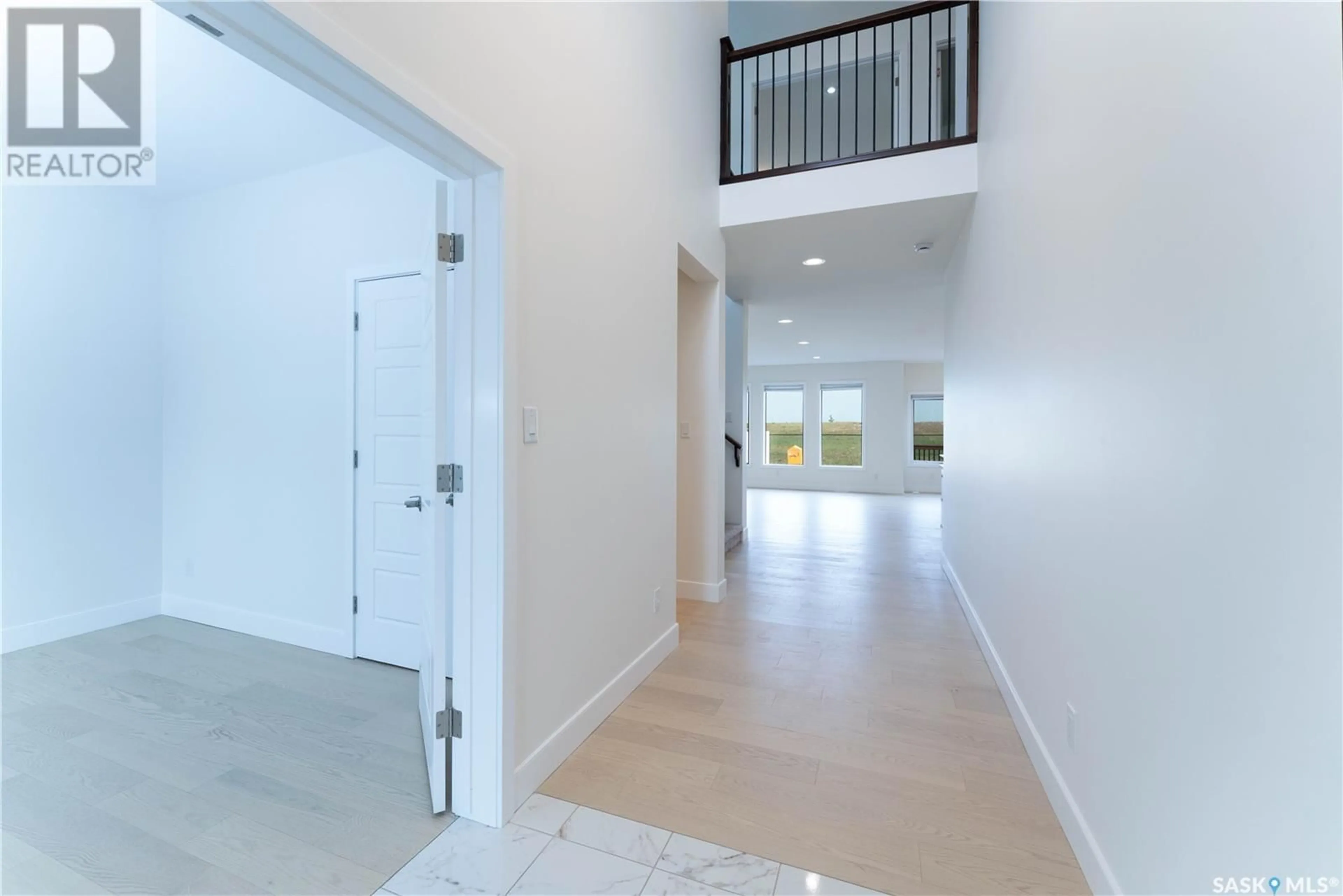 Indoor foyer for 443 MAHABIR CRESCENT, Saskatoon Saskatchewan S7W0J7