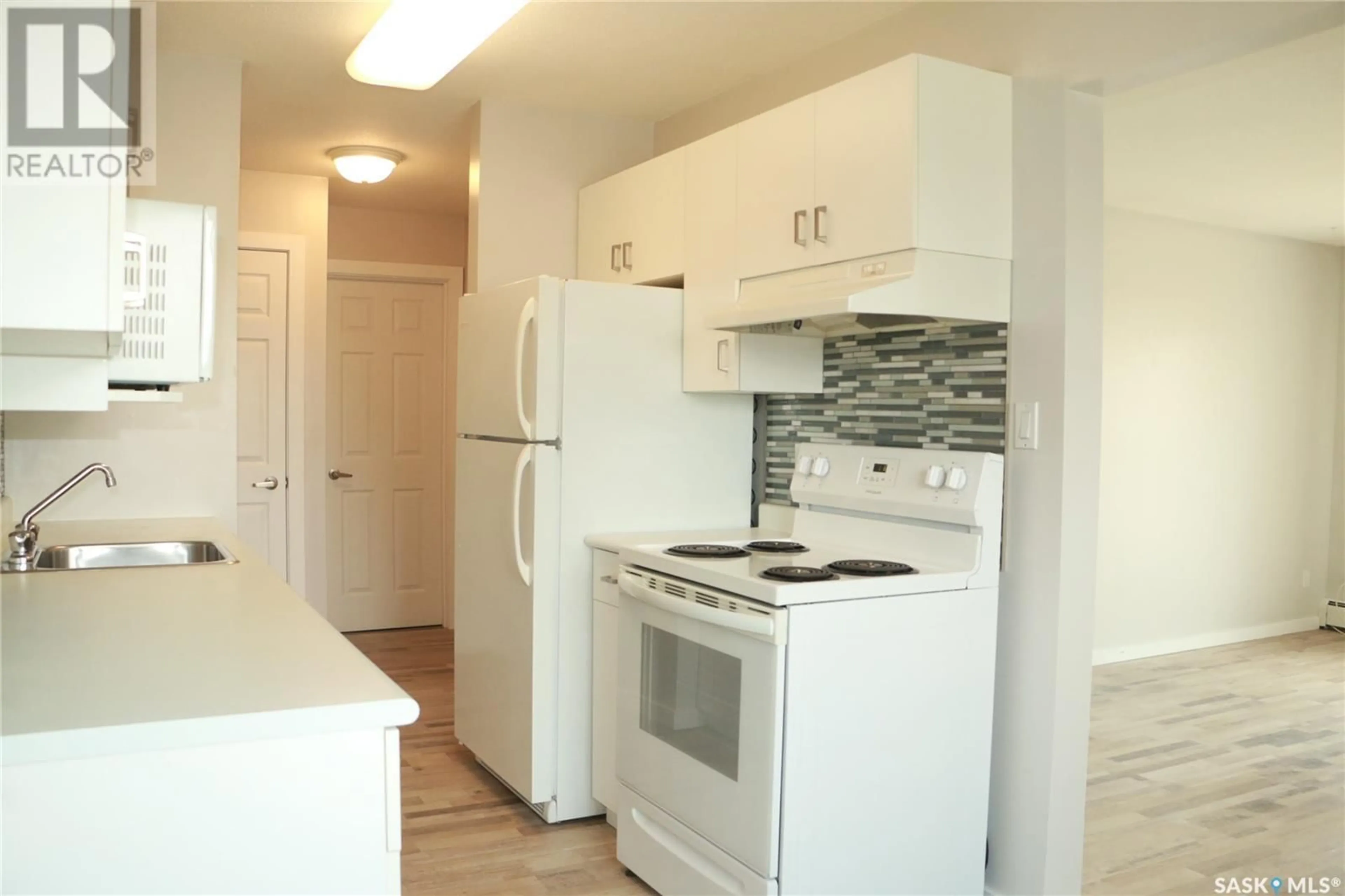 Standard kitchen, unknown for 24 - 3825 LUTHER PLACE, Saskatoon Saskatchewan S7H4B1