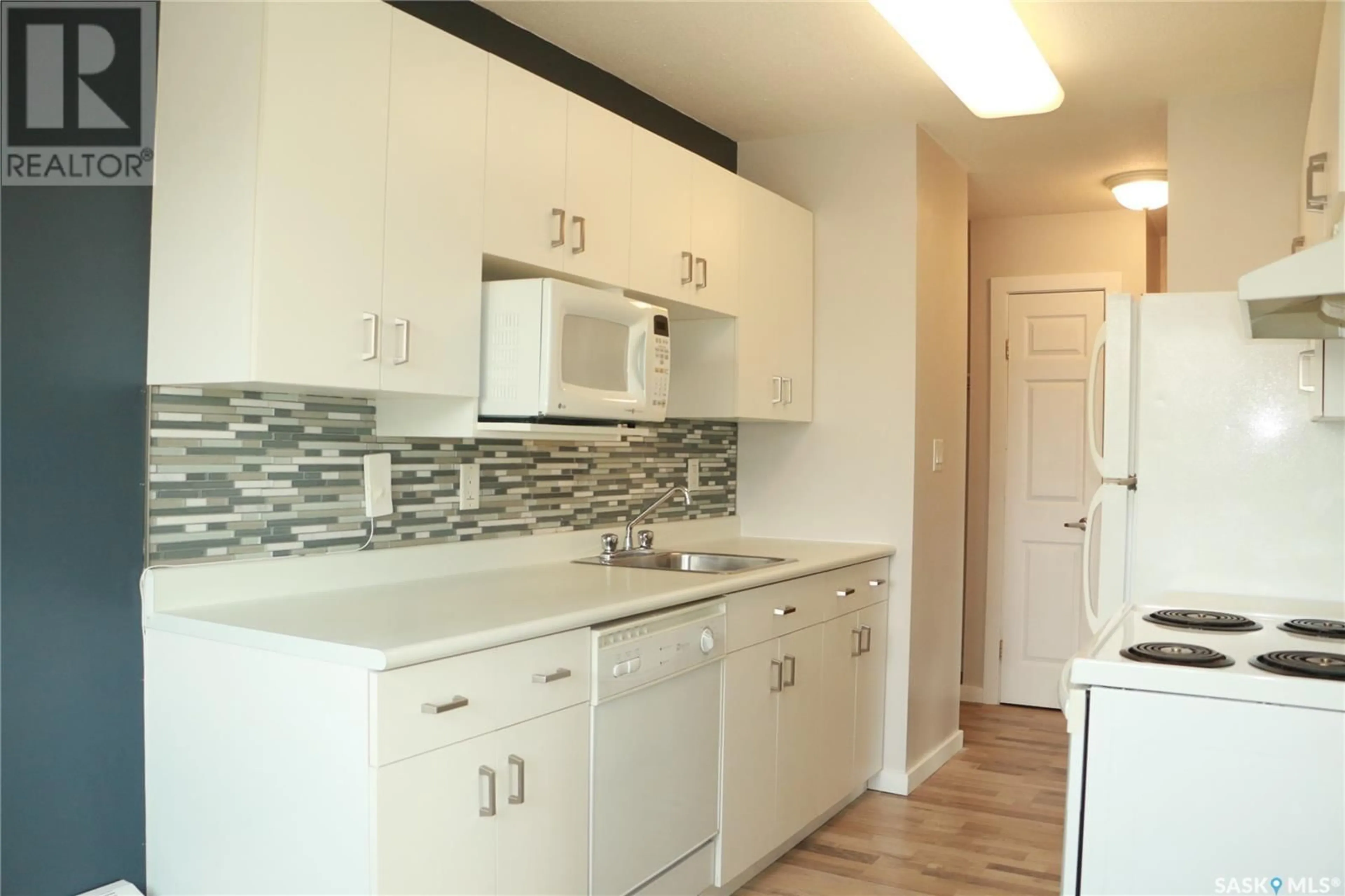 Standard kitchen, ceramic/tile floor for 24 - 3825 LUTHER PLACE, Saskatoon Saskatchewan S7H4B1