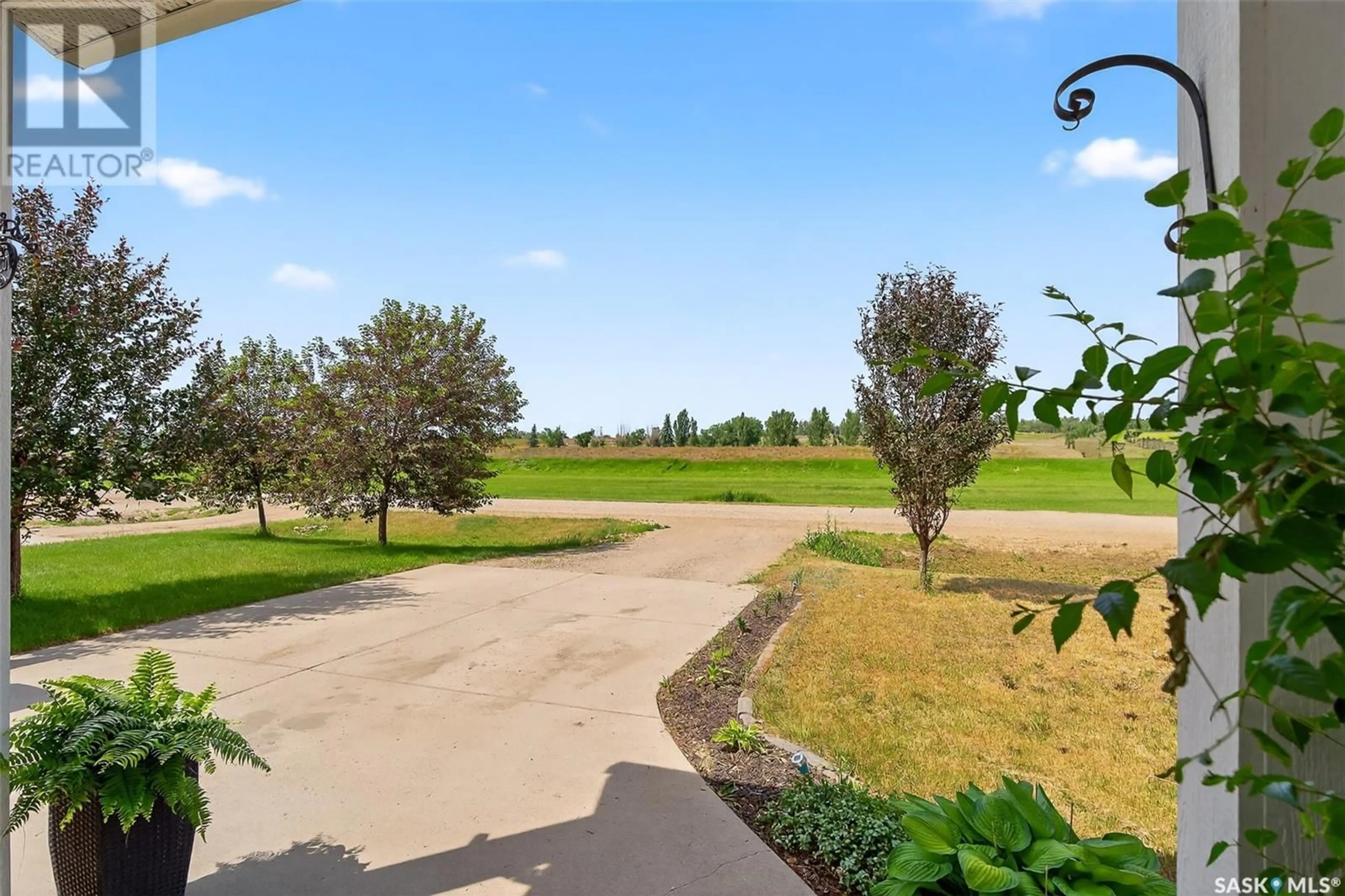 Patio, water/lake/river/ocean view for 939 OXFORD STREET, Moose Jaw Saskatchewan S6H0T1