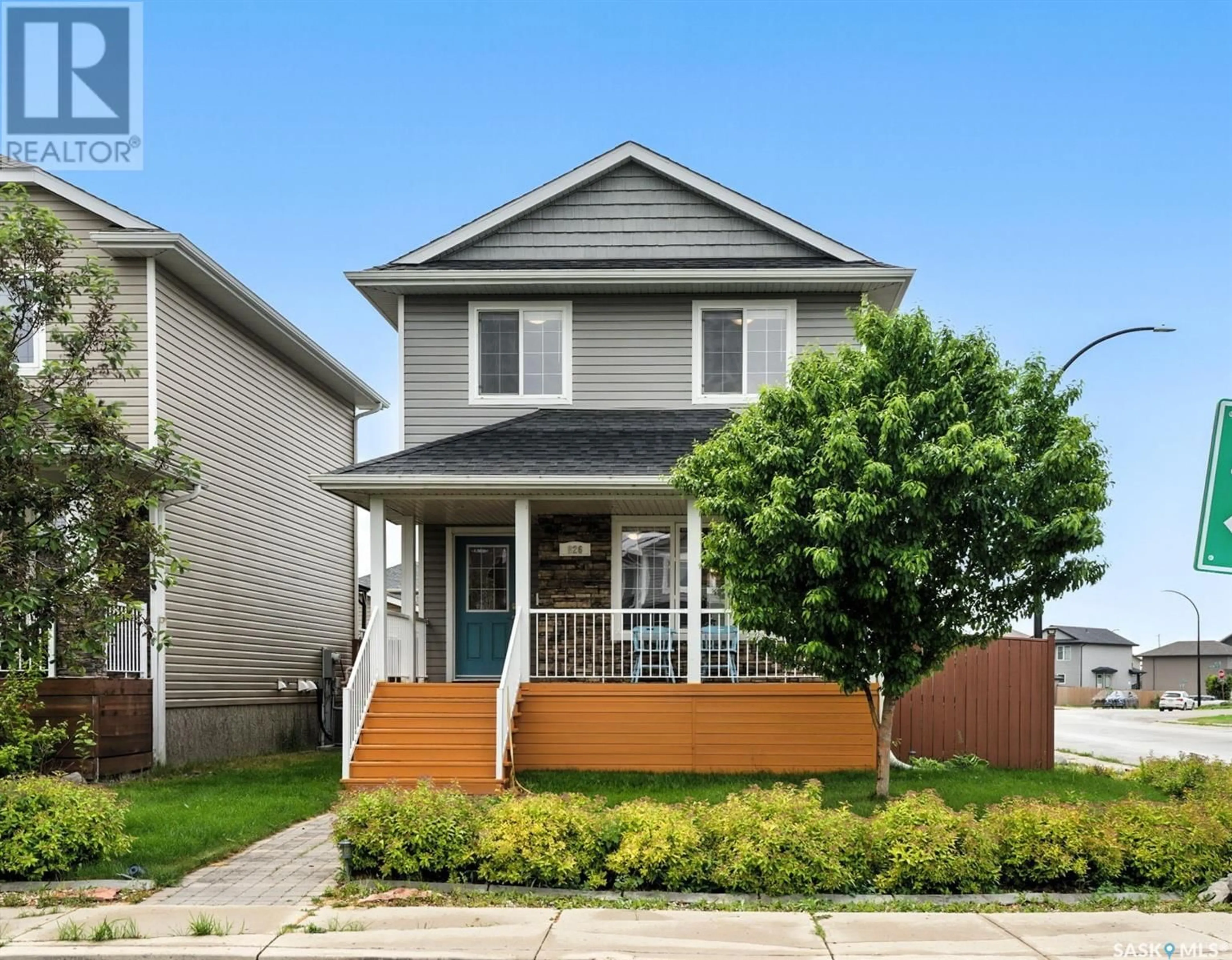 Home with vinyl exterior material, street for 826 PADGET CRESCENT, Saskatoon Saskatchewan S7W0H3