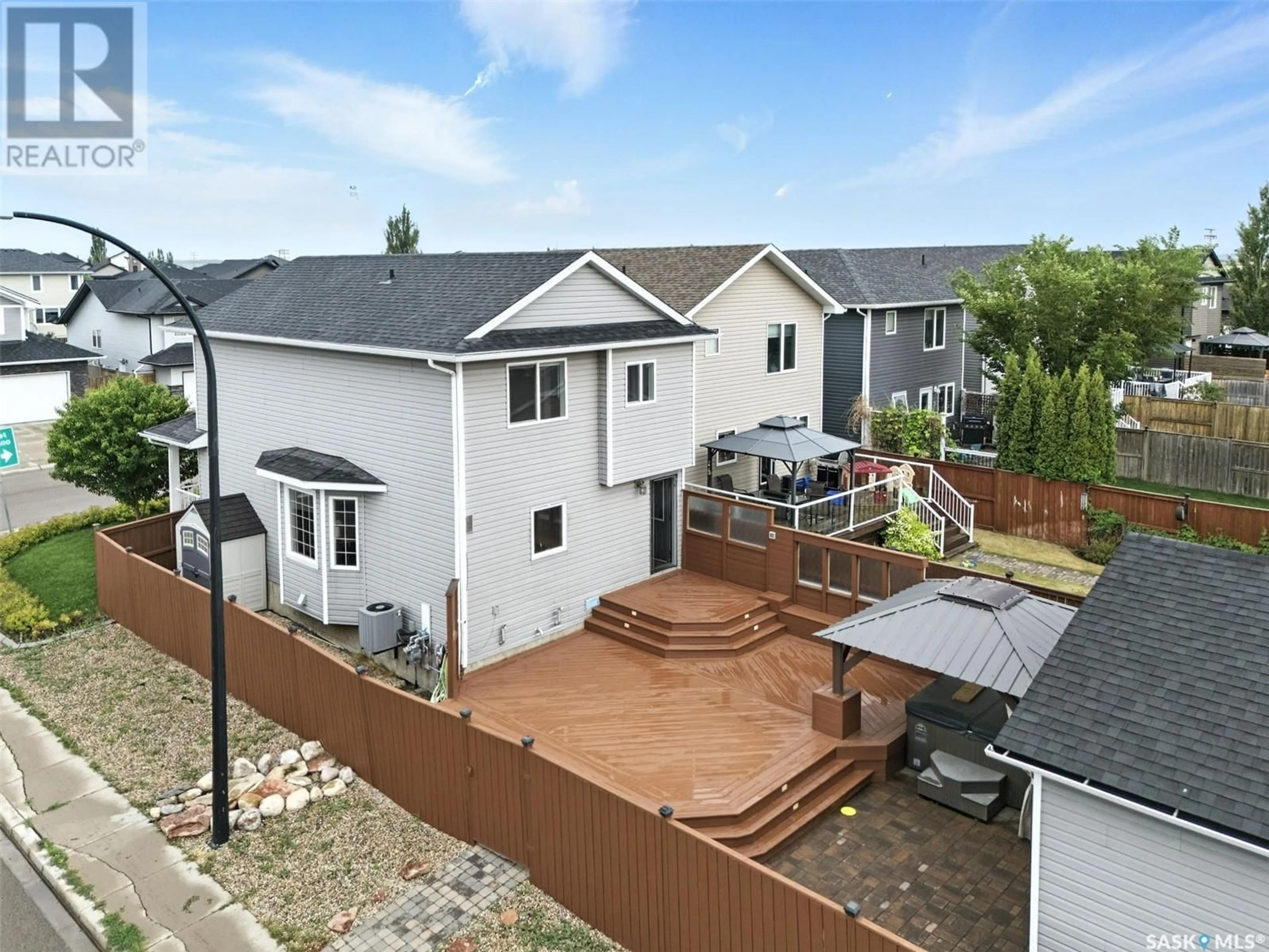 A pic from outside/outdoor area/front of a property/back of a property/a pic from drone, unknown for 826 PADGET CRESCENT, Saskatoon Saskatchewan S7W0H3