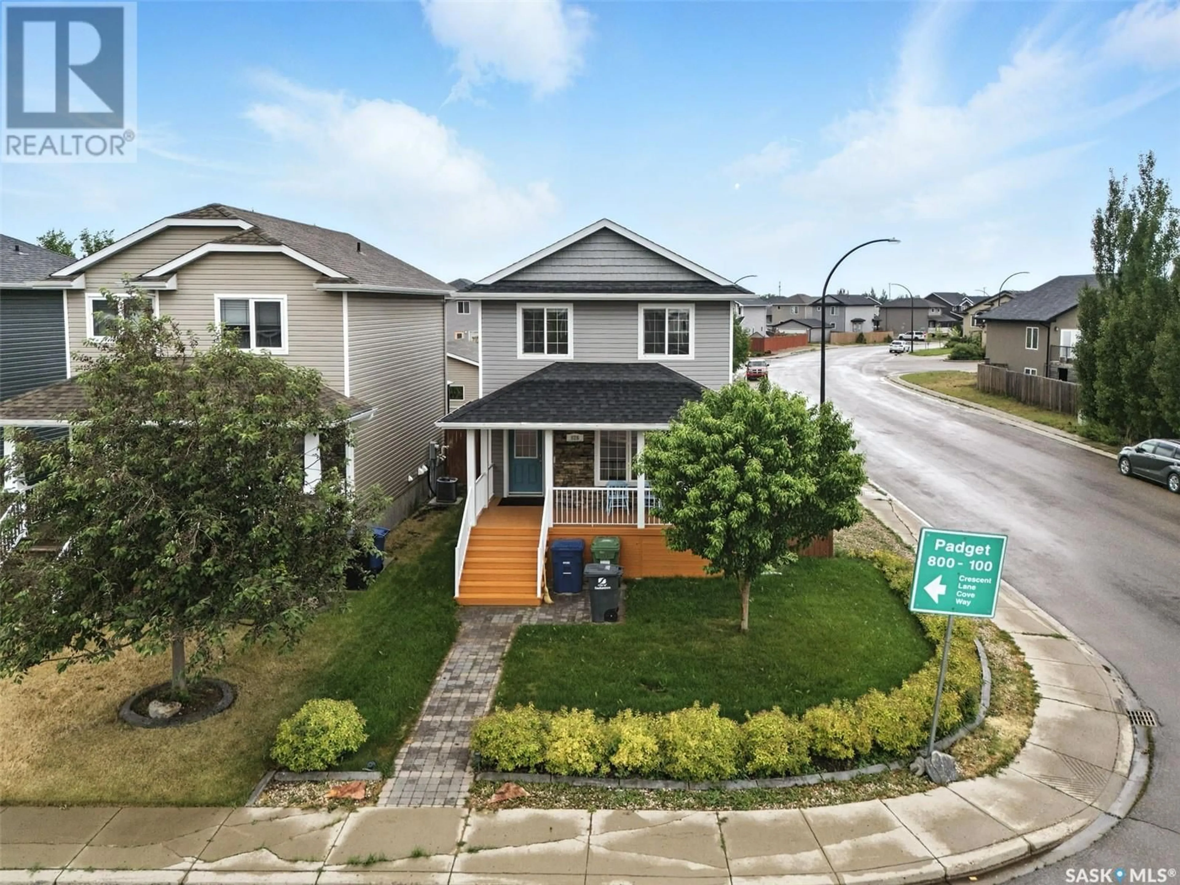 A pic from outside/outdoor area/front of a property/back of a property/a pic from drone, street for 826 PADGET CRESCENT, Saskatoon Saskatchewan S7W0H3