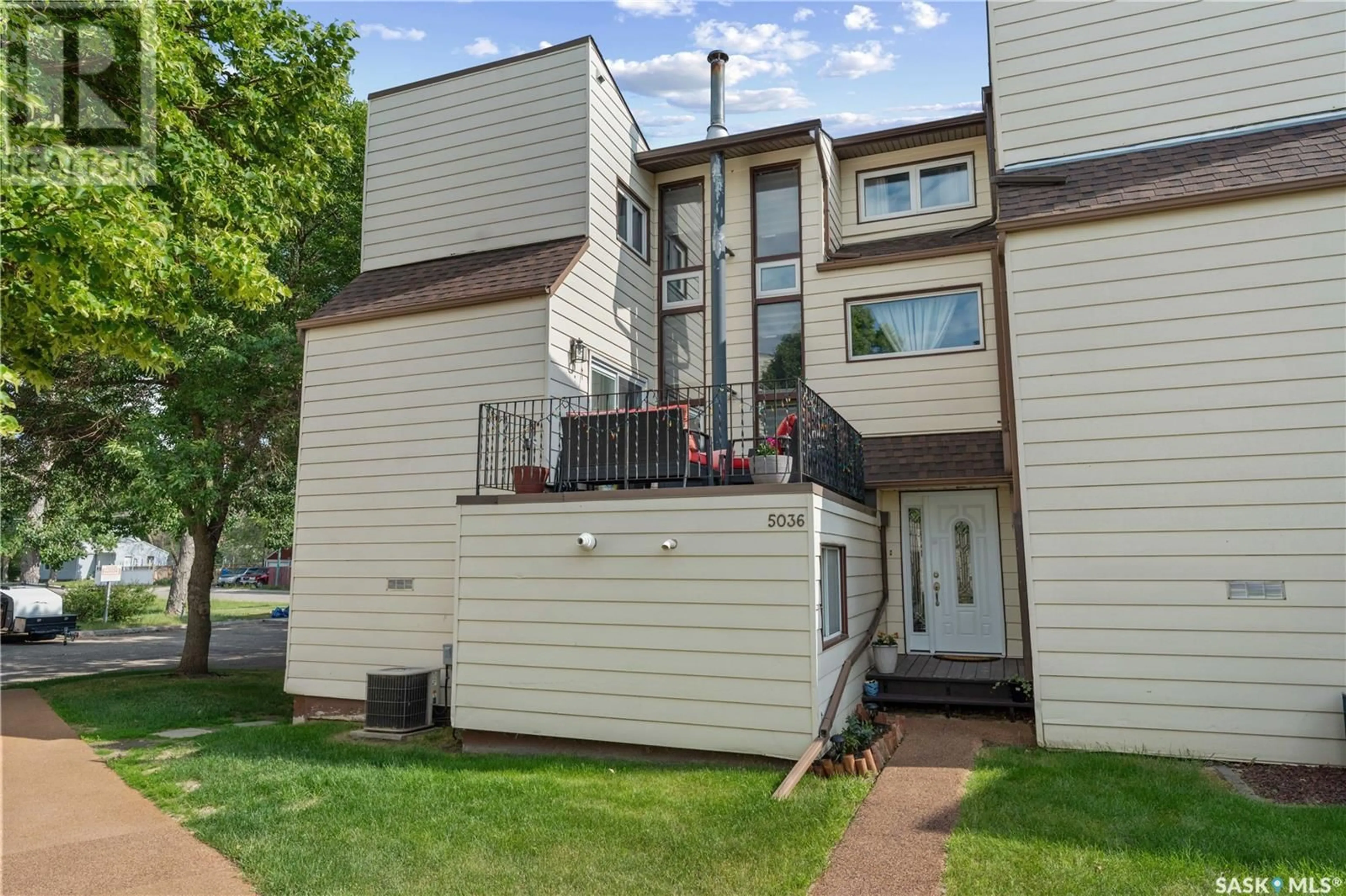 Patio, unknown for 5036 10TH AVENUE, Regina Saskatchewan S4T7P4