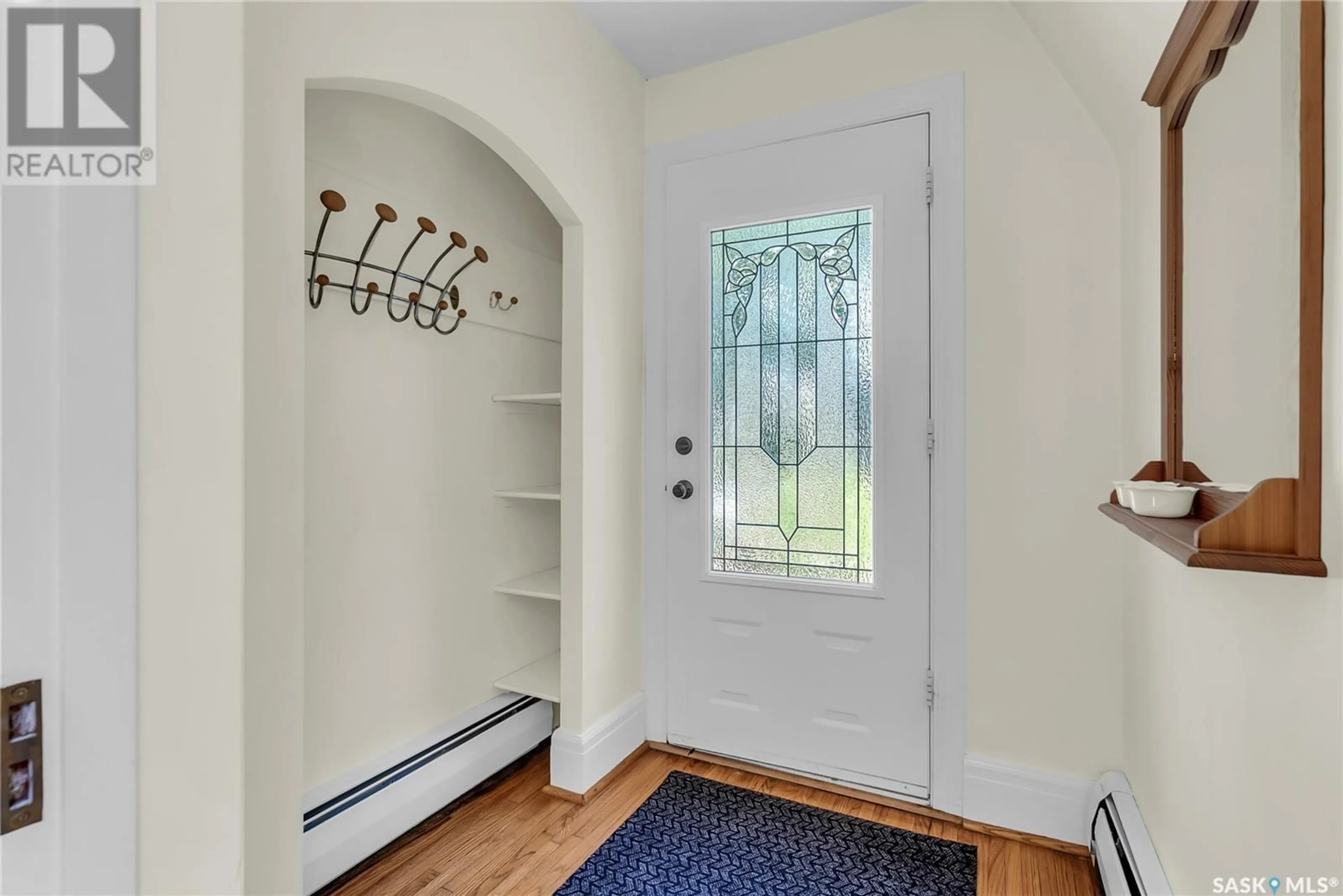 Indoor entryway for 1306 ELLIOTT STREET, Saskatoon Saskatchewan S7N0V8