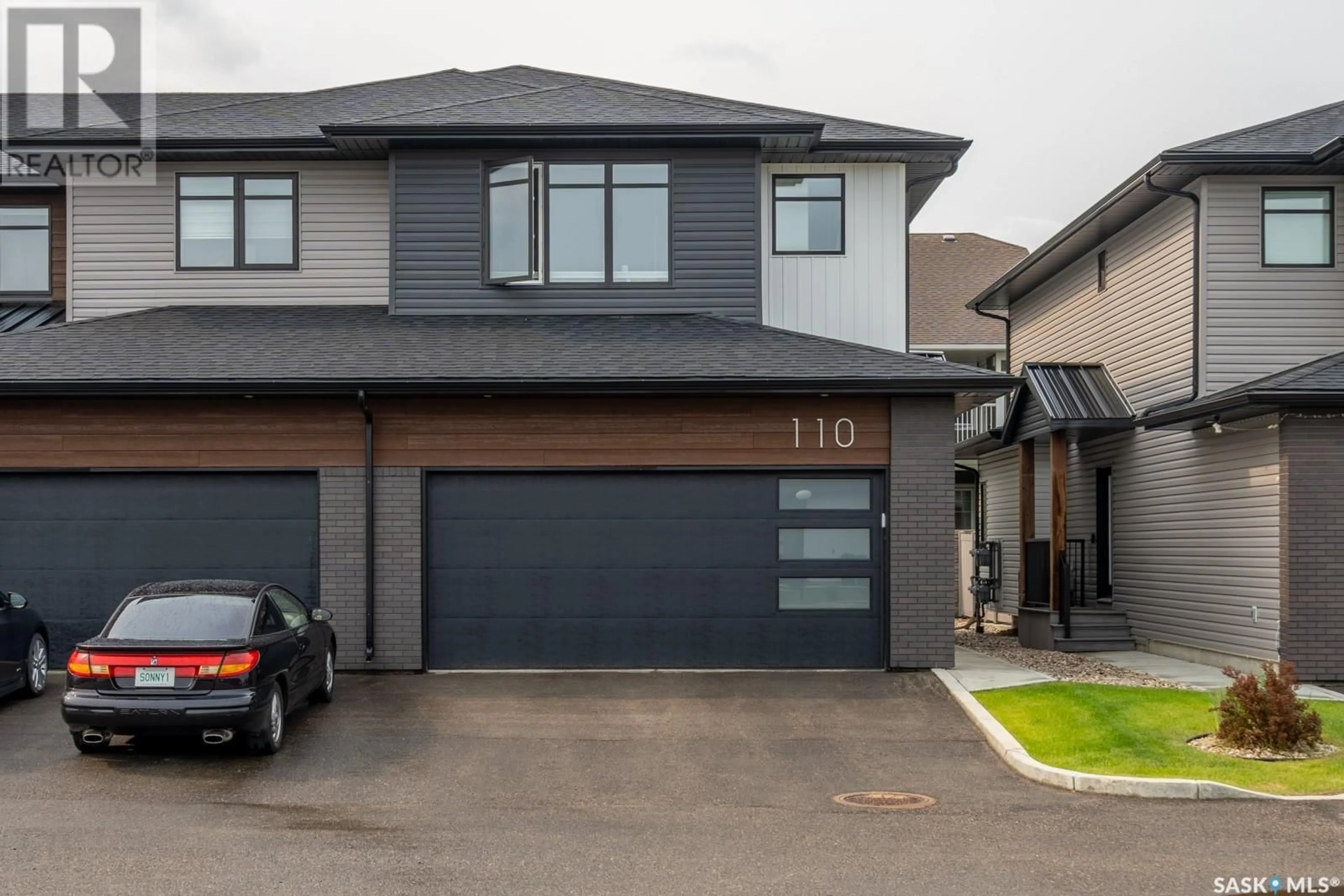 Indoor garage for 110 - 3121 GREEN BANK ROAD, Regina Saskatchewan S4V3X5
