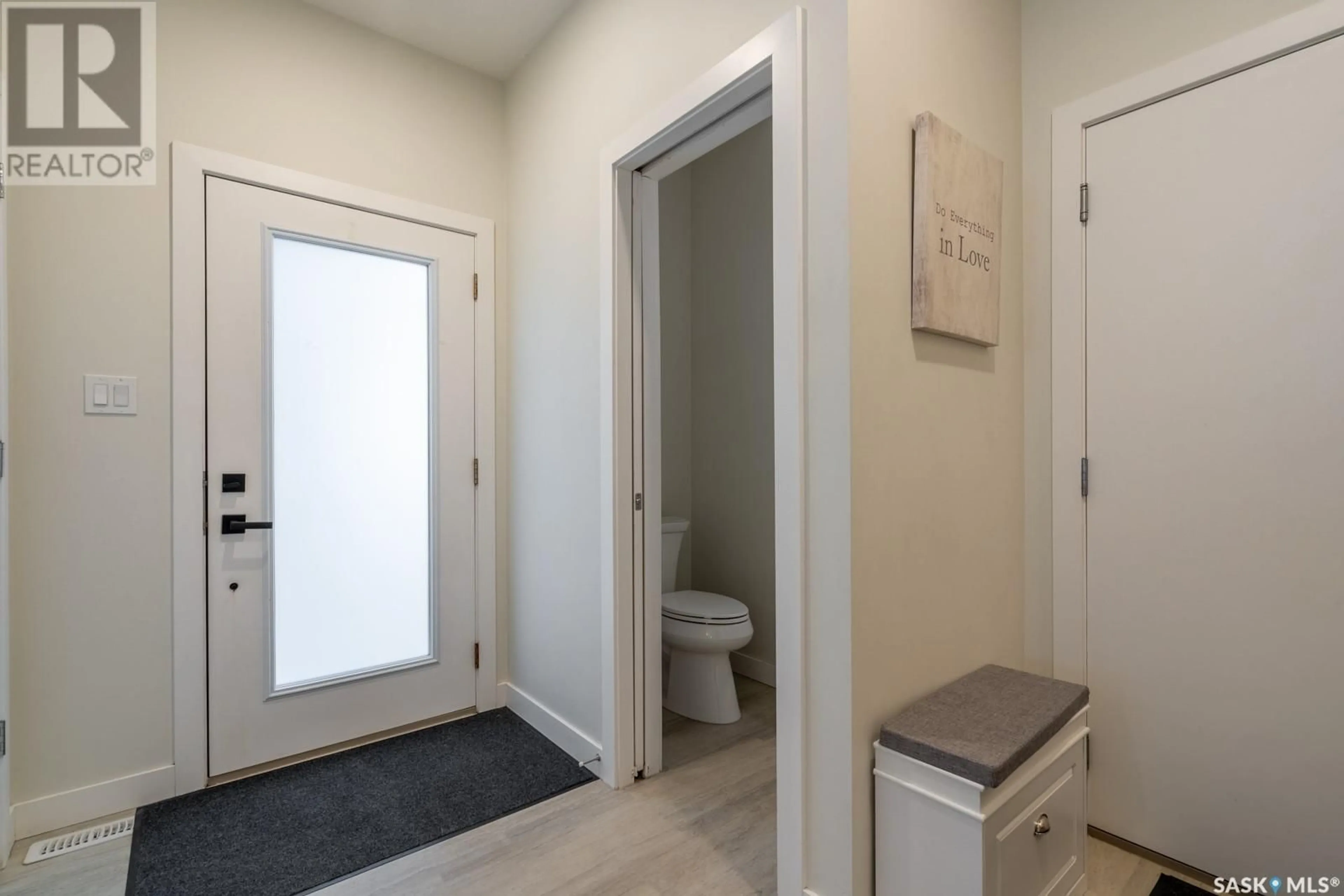 Indoor entryway for 110 - 3121 GREEN BANK ROAD, Regina Saskatchewan S4V3X5