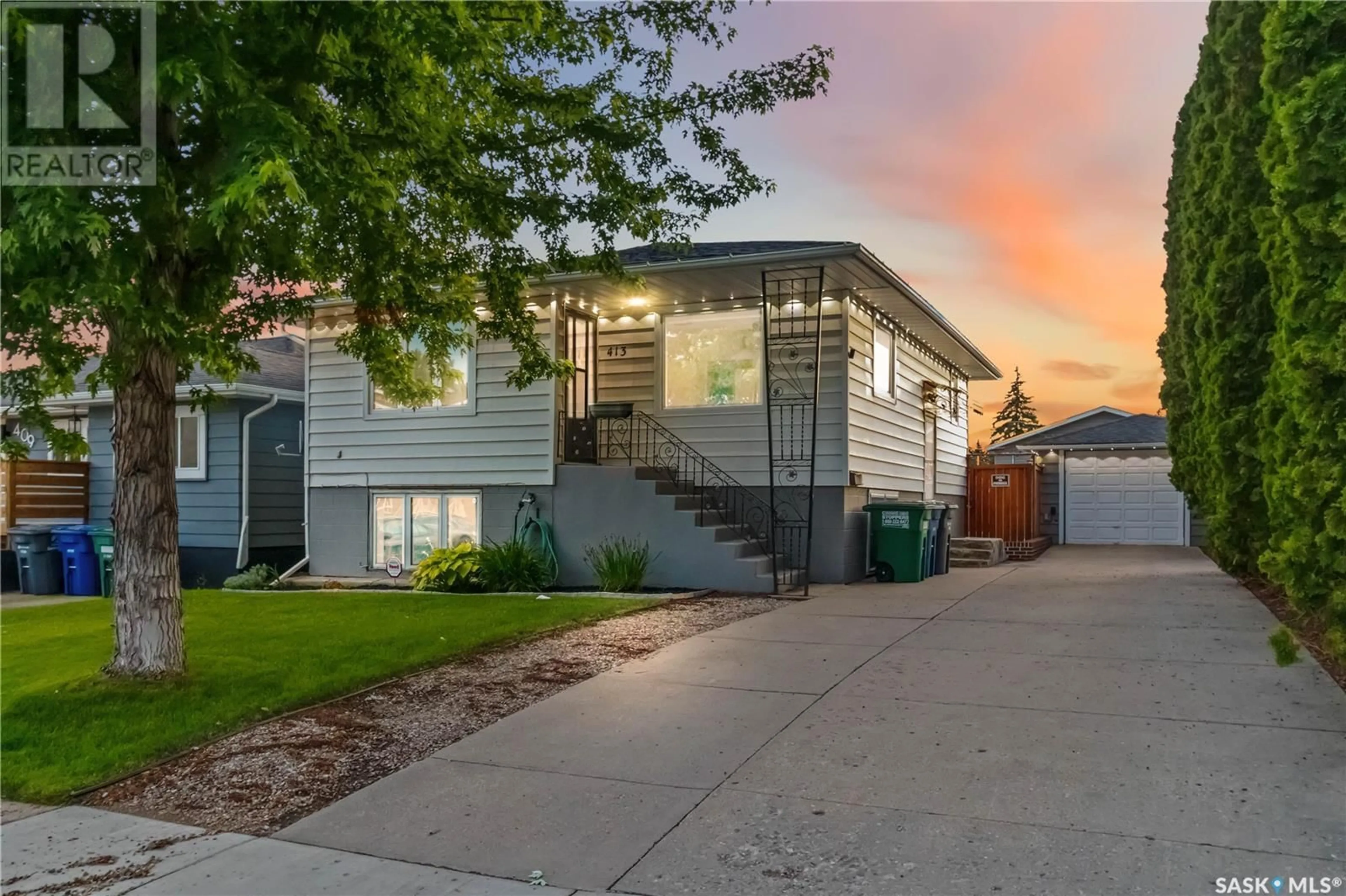 Home with vinyl exterior material, street for 413 Q AVENUE, Saskatoon Saskatchewan S7L2X9