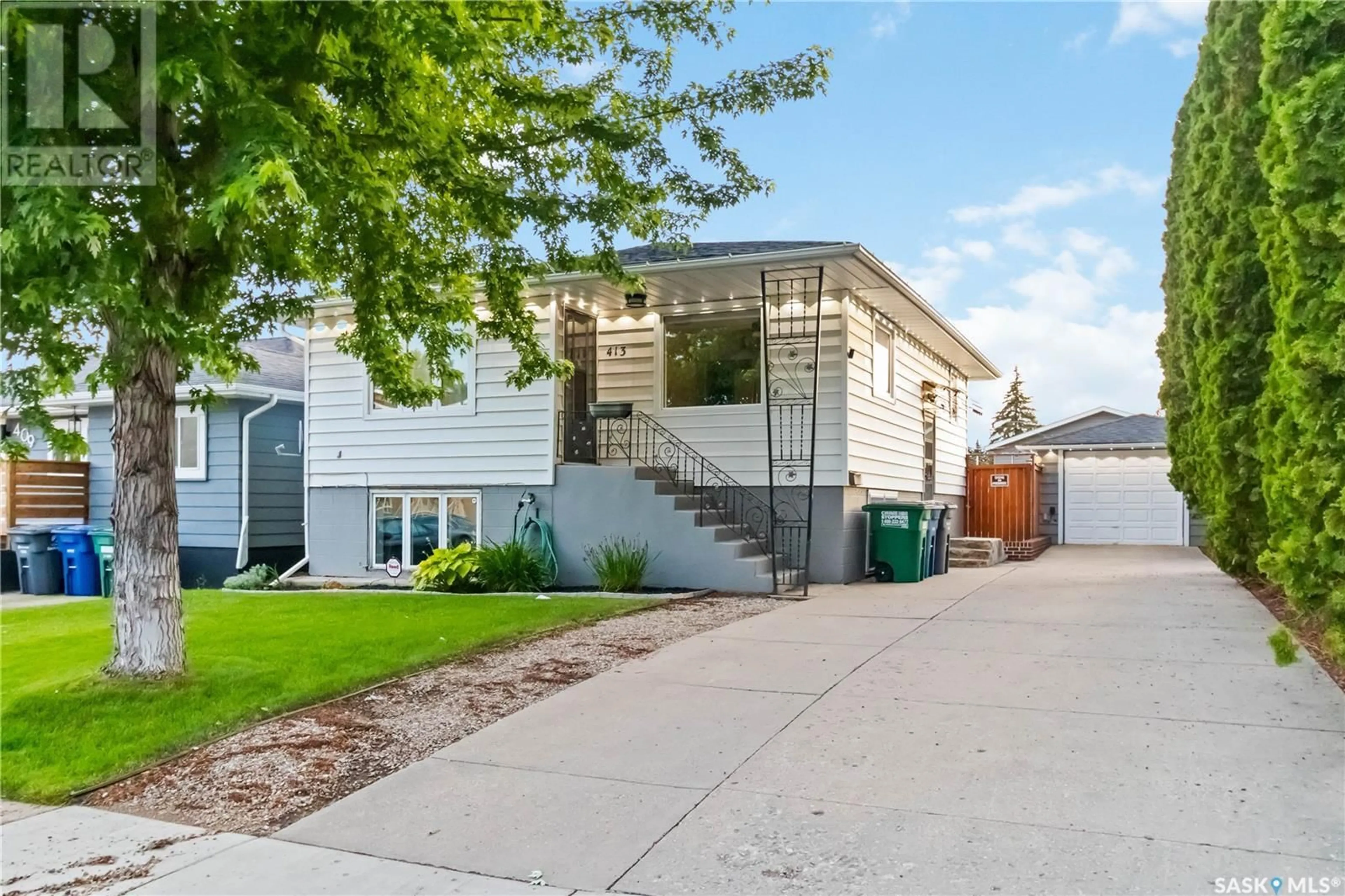 Home with vinyl exterior material, street for 413 Q AVENUE, Saskatoon Saskatchewan S7L2X9