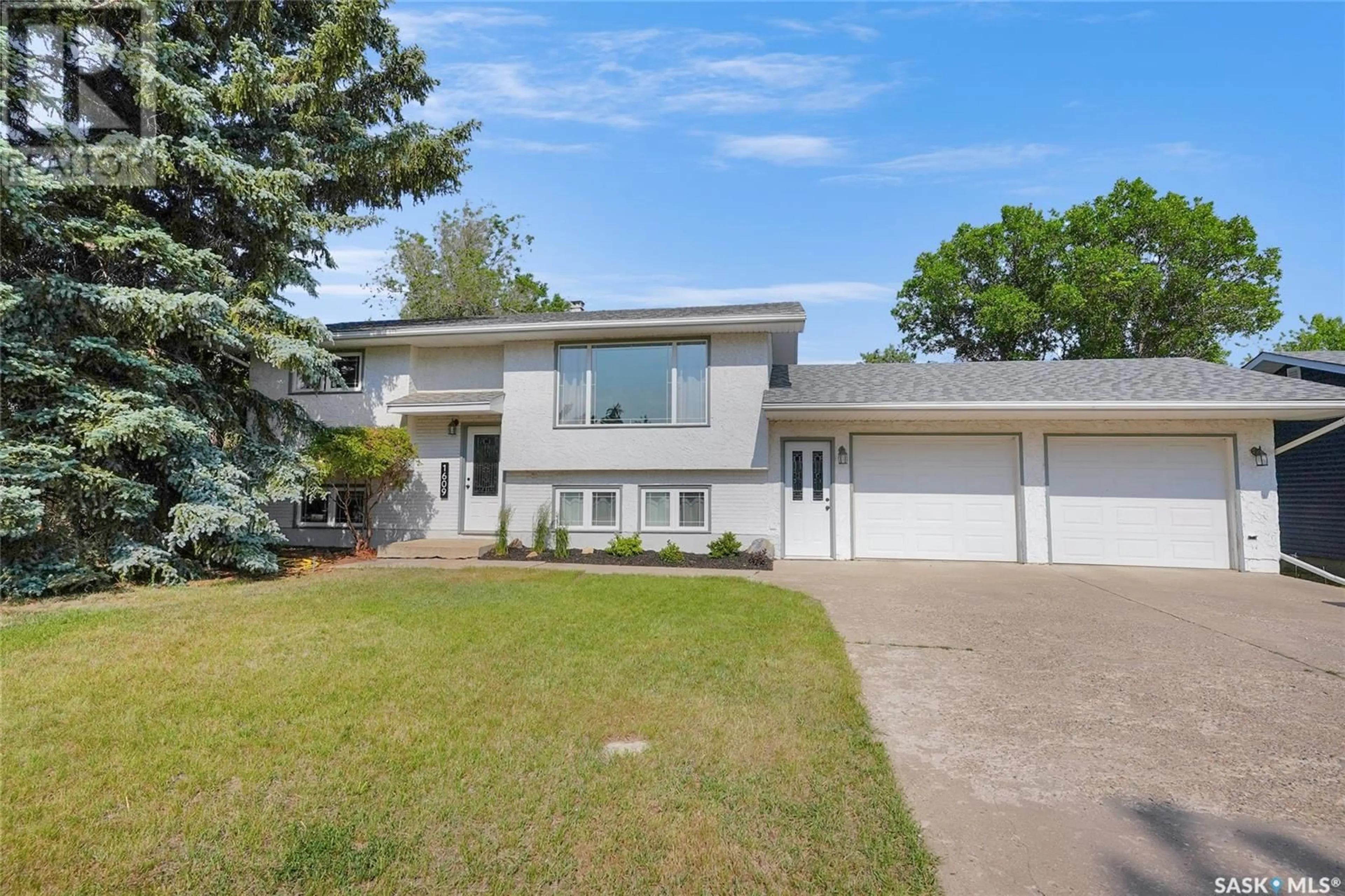 Home with vinyl exterior material, street for 1609 11TH AVENUE, Moose Jaw Saskatchewan S6H6M5