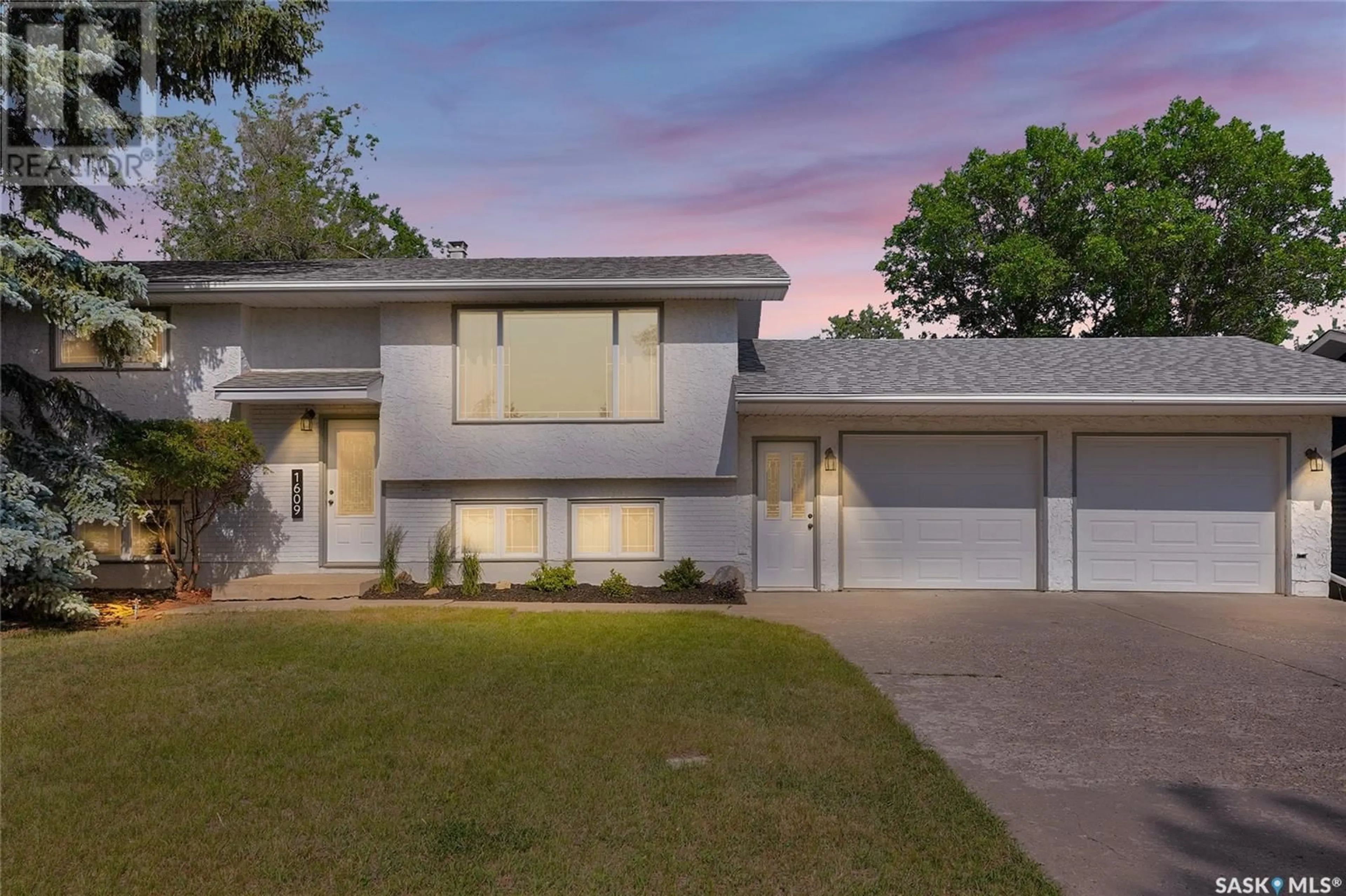 Home with vinyl exterior material, street for 1609 11TH AVENUE, Moose Jaw Saskatchewan S6H6M5
