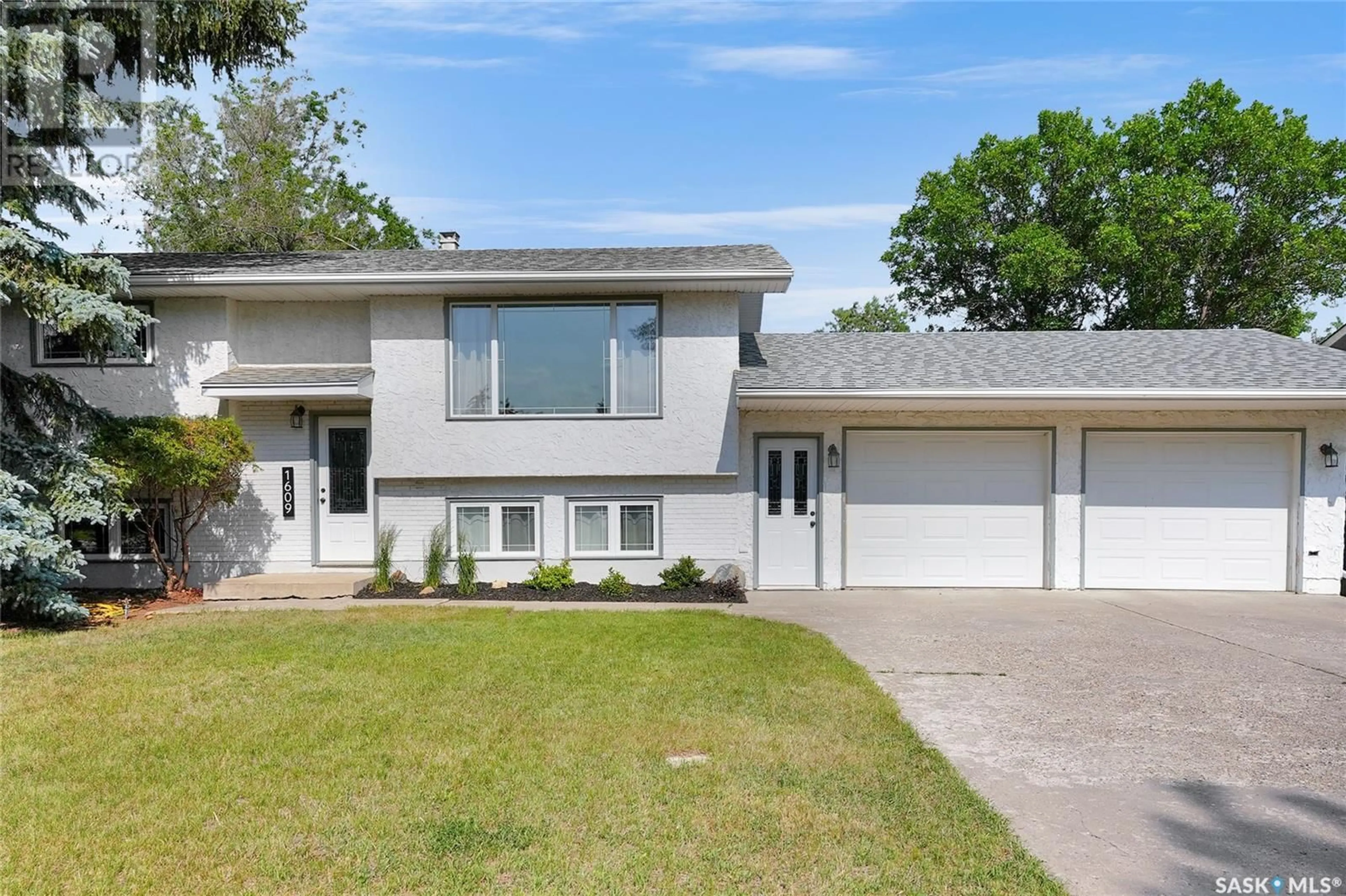 Home with vinyl exterior material, street for 1609 11TH AVENUE, Moose Jaw Saskatchewan S6H6M5