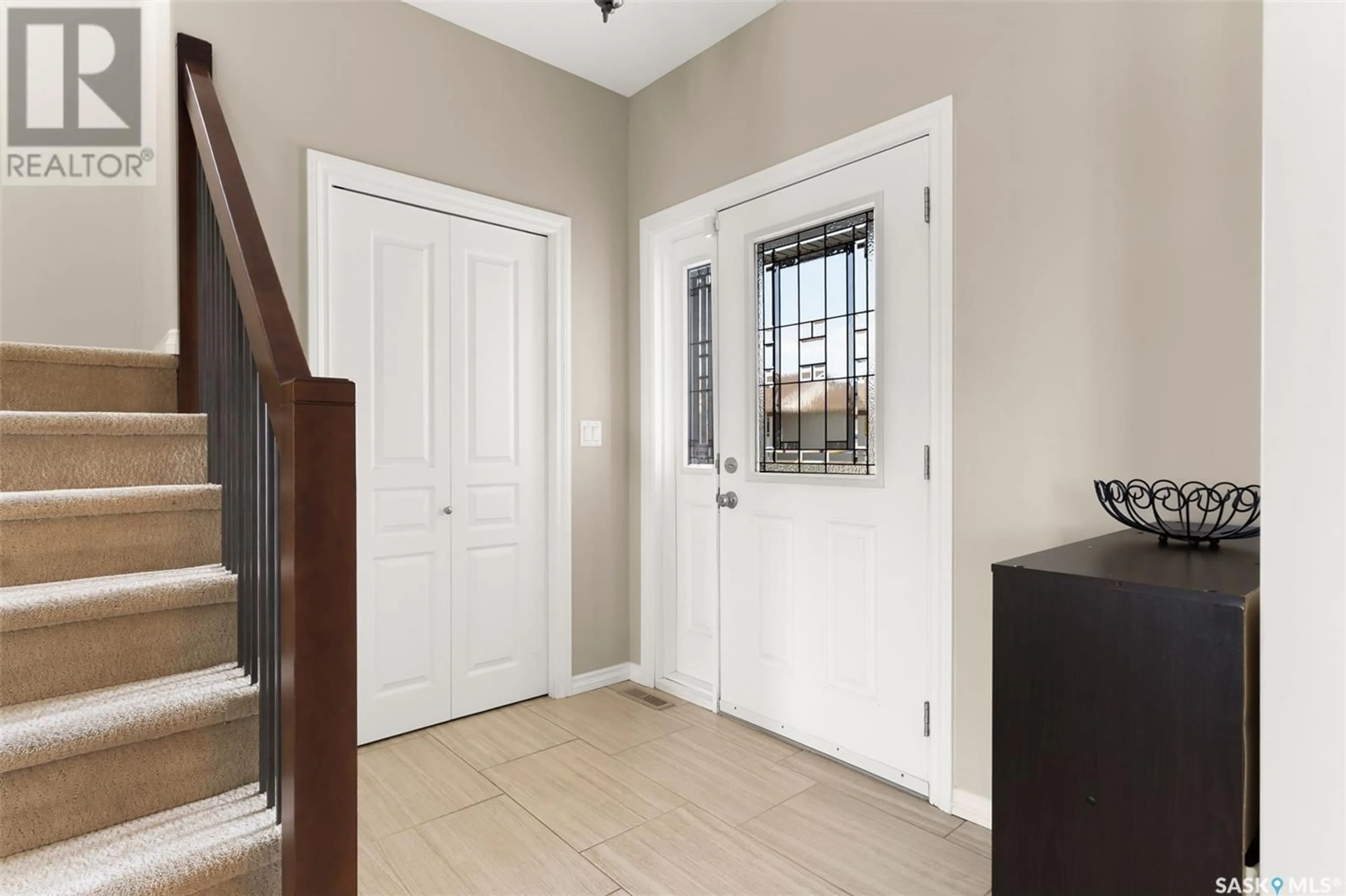 Indoor entryway for 6902 MAPLE VISTA DRIVE, Regina Saskatchewan S4X0J8
