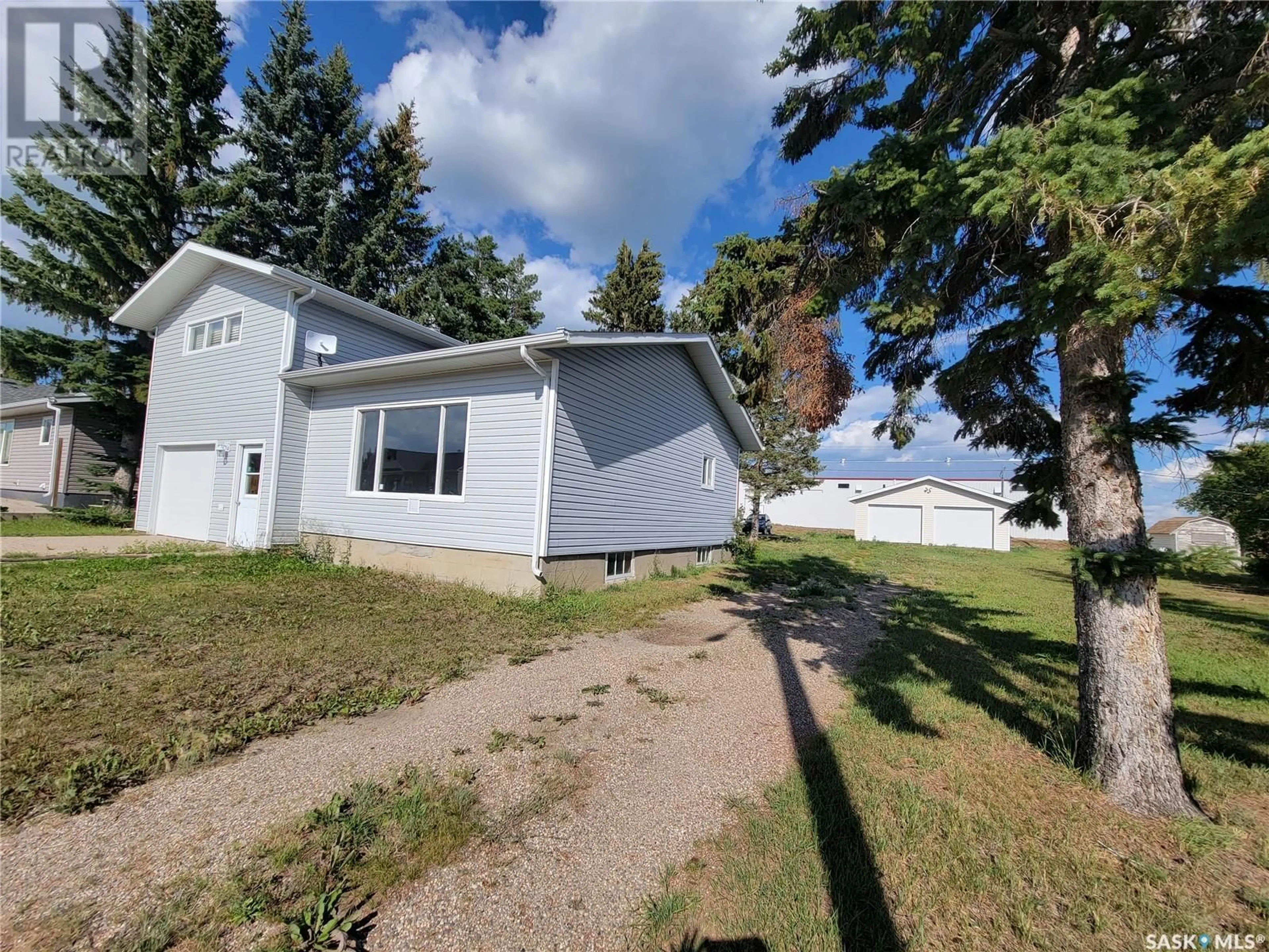 A pic from outside/outdoor area/front of a property/back of a property/a pic from drone, street for 4709 LEADER STREET, Macklin Saskatchewan S0L2C0