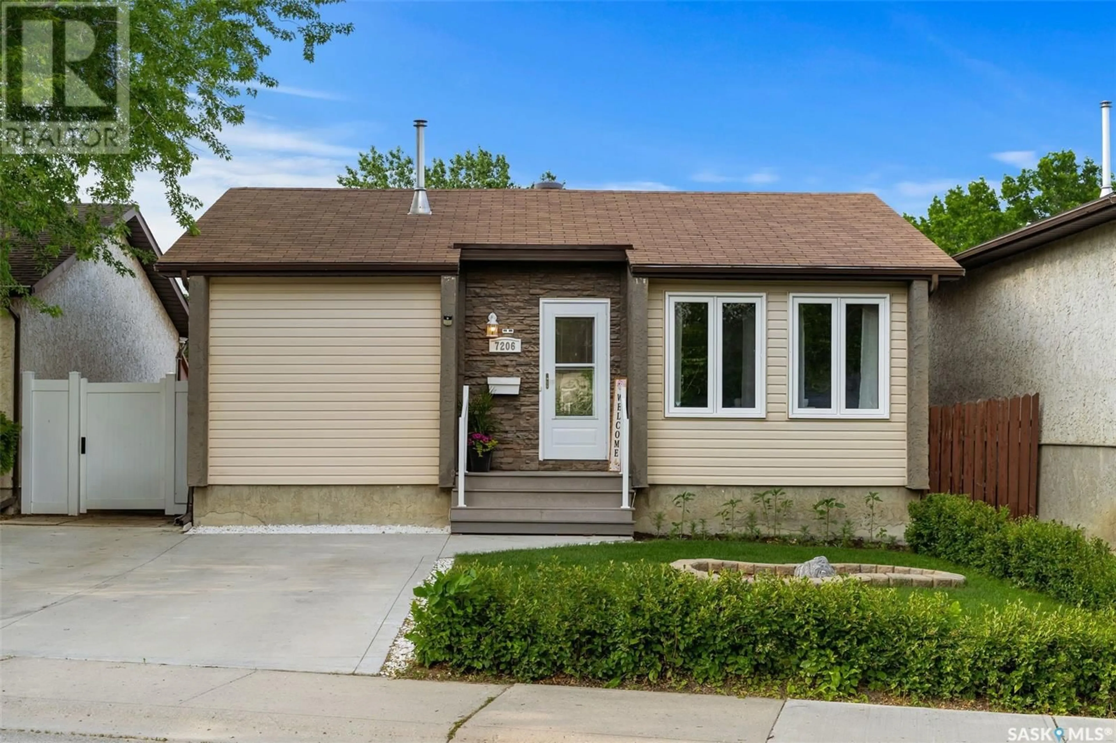 Home with vinyl exterior material, street for 7206 BEAMISH DRIVE, Regina Saskatchewan S4X2M2