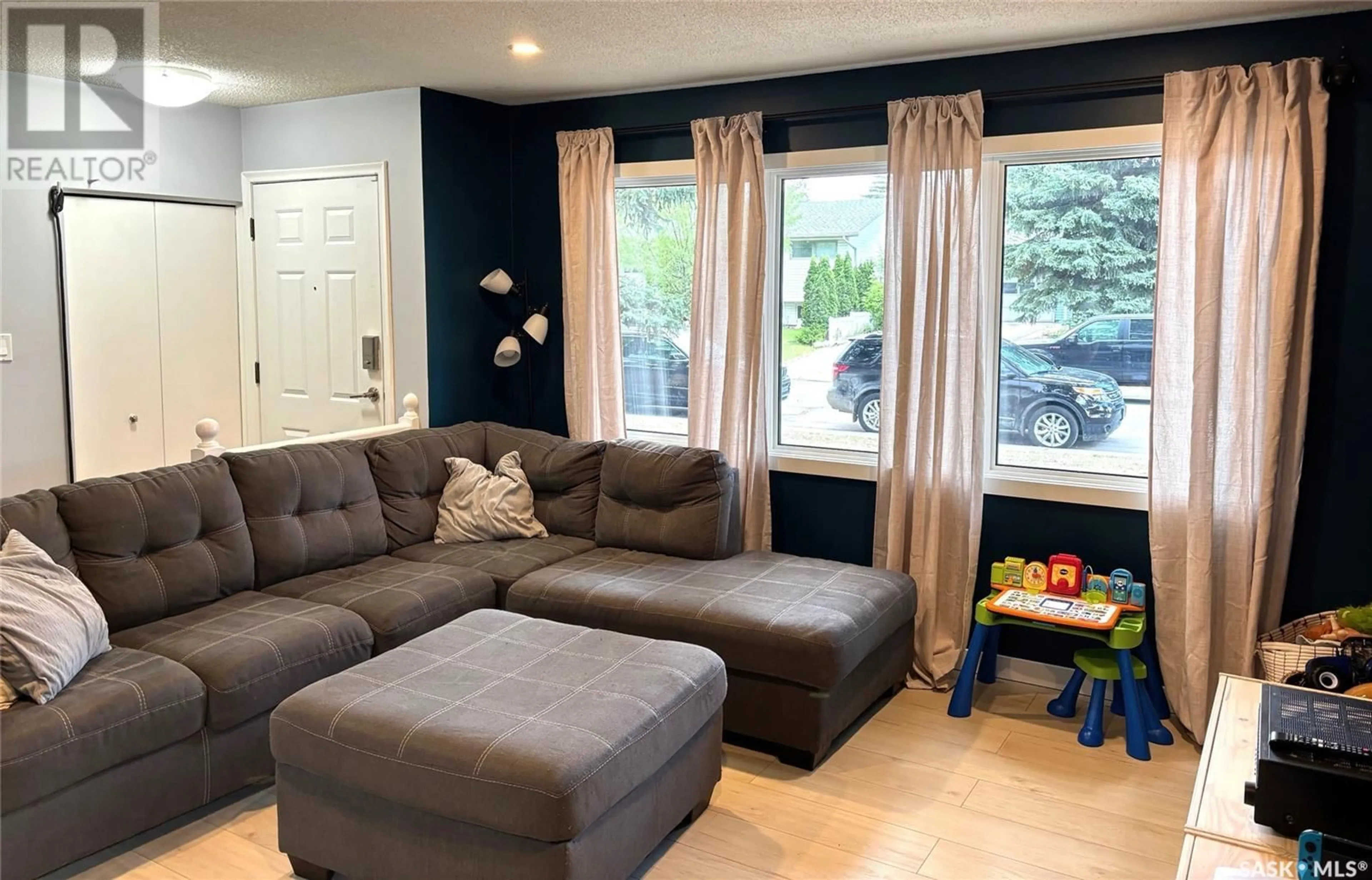 Living room with furniture, unknown for 131 O'NEIL CRESCENT, Saskatoon Saskatchewan S7N1W9